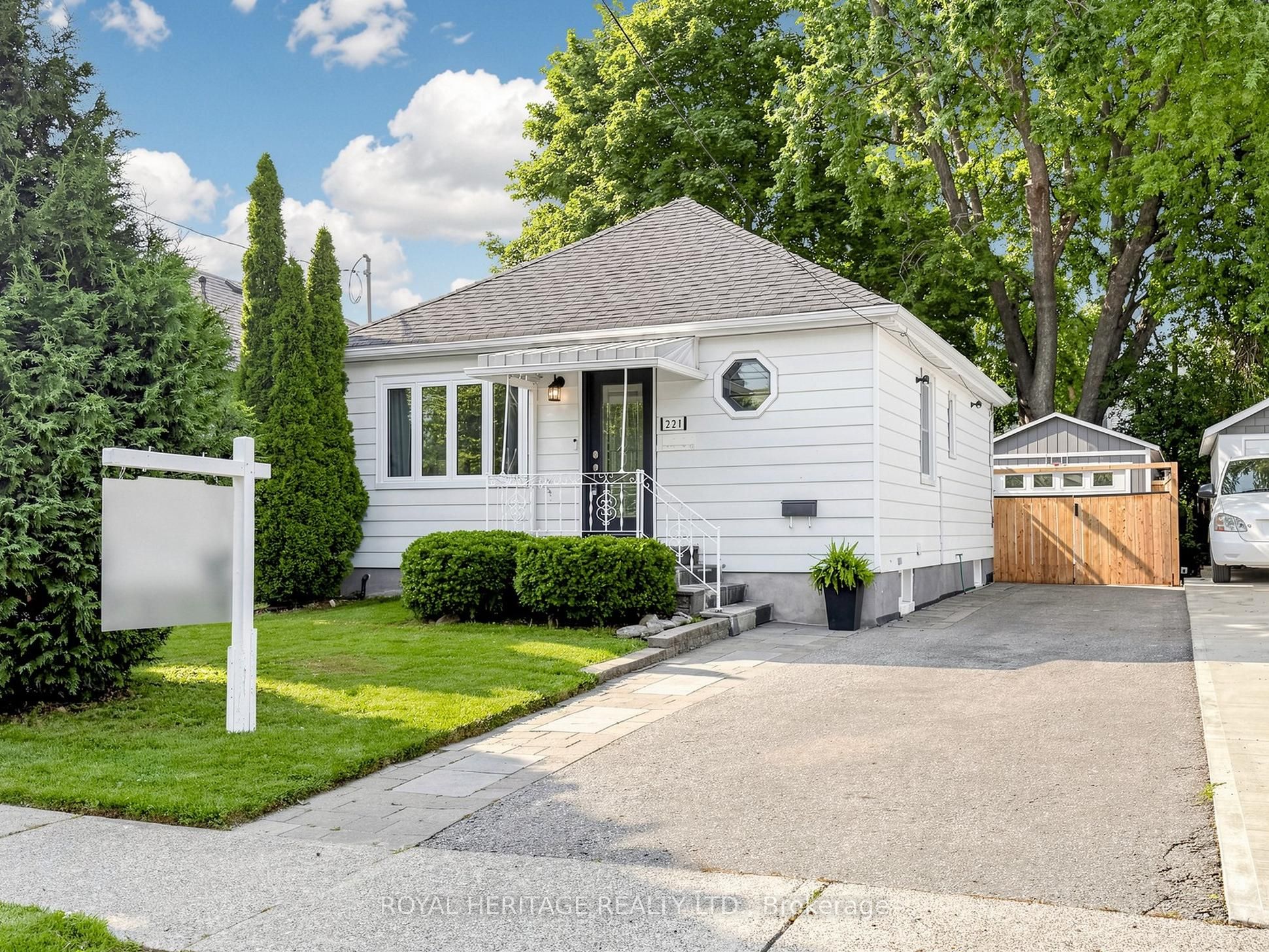 221 Hibbert Avenue, Oshawa, ON L1J 1V4 photo 3