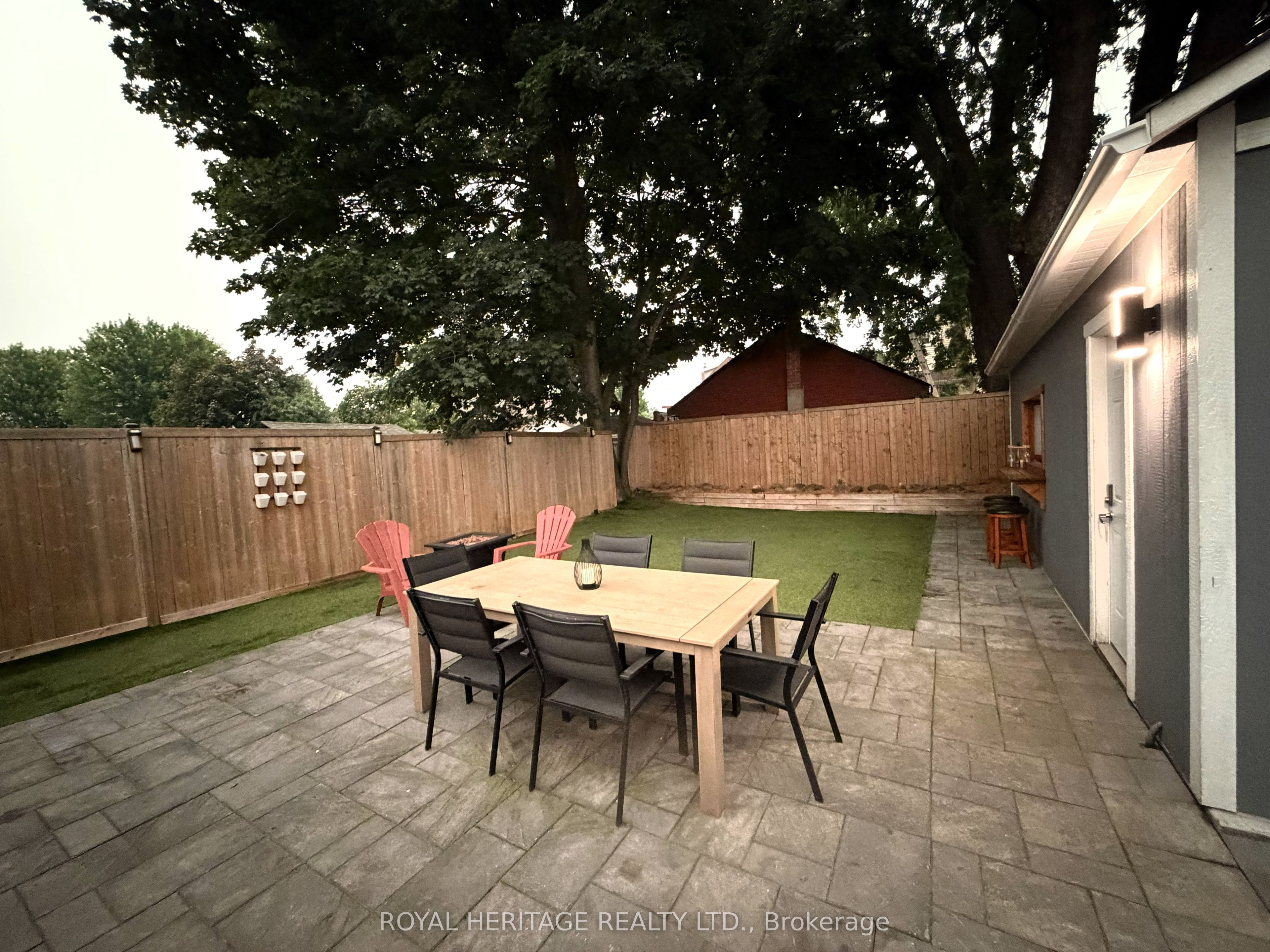 221 Hibbert Avenue, Oshawa, ON L1J 1V4 photo 4