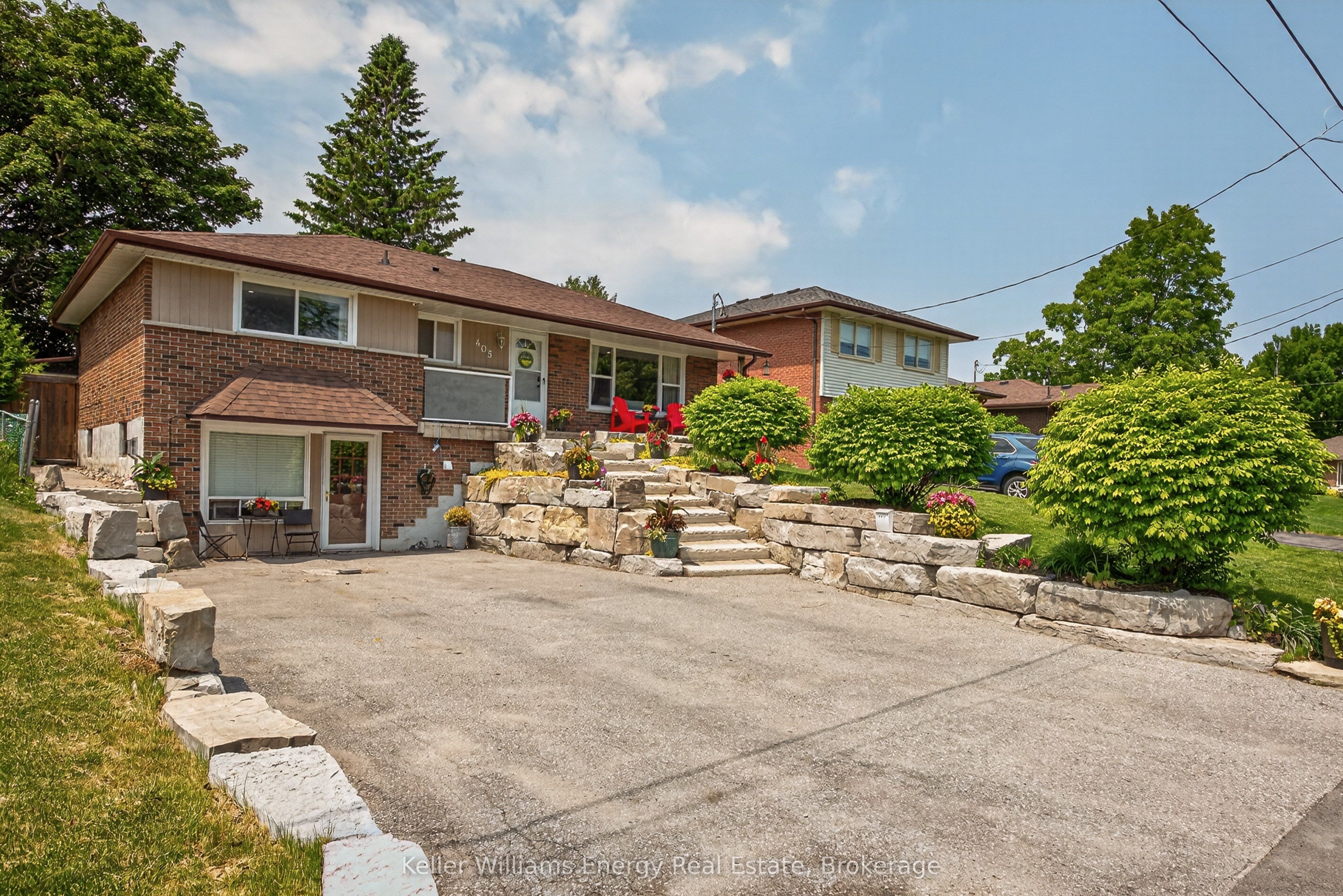 405 Bernhard Crescent, Oshawa, ON L1G 2B7 photo 2