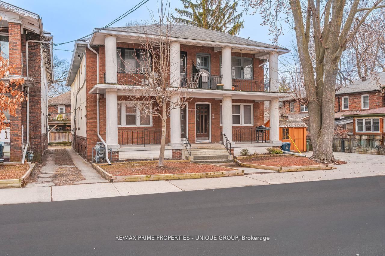 1 Bonfield Avenue Main, Toronto, ON M4E 1B9