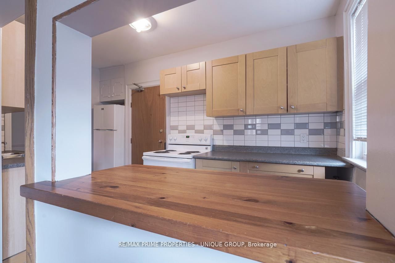 1 Bonfield Avenue Main, Toronto, ON M4E 1B9 photo 4