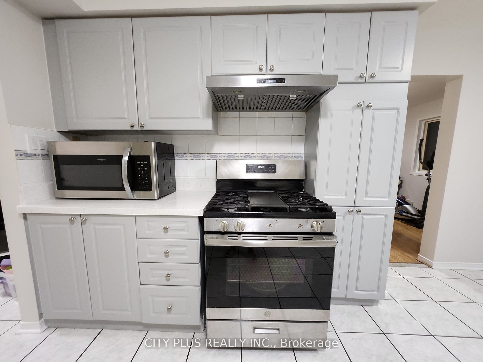 197 Mclevin Avenue Upper, Toronto, ON M1B 6A2