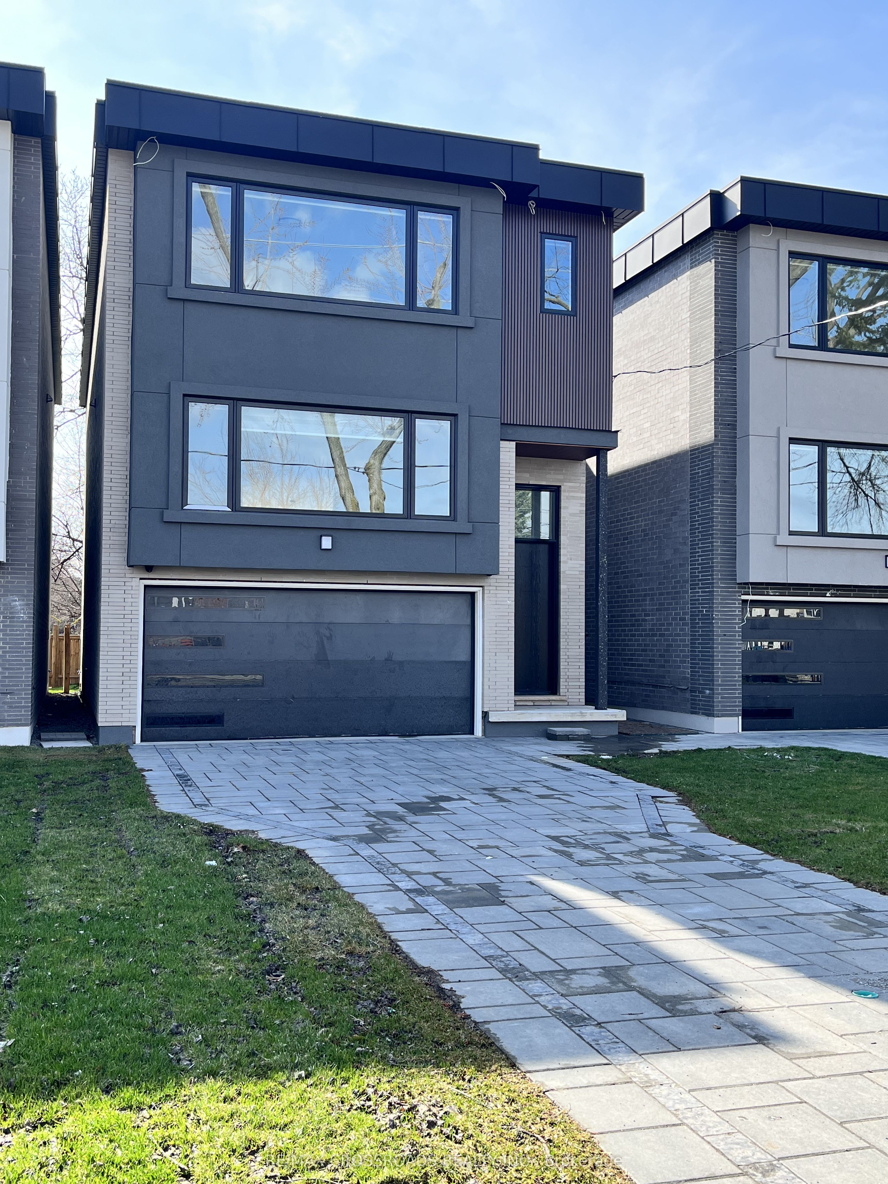 790 B Midland Avenue, Toronto, ON M1K 4E7