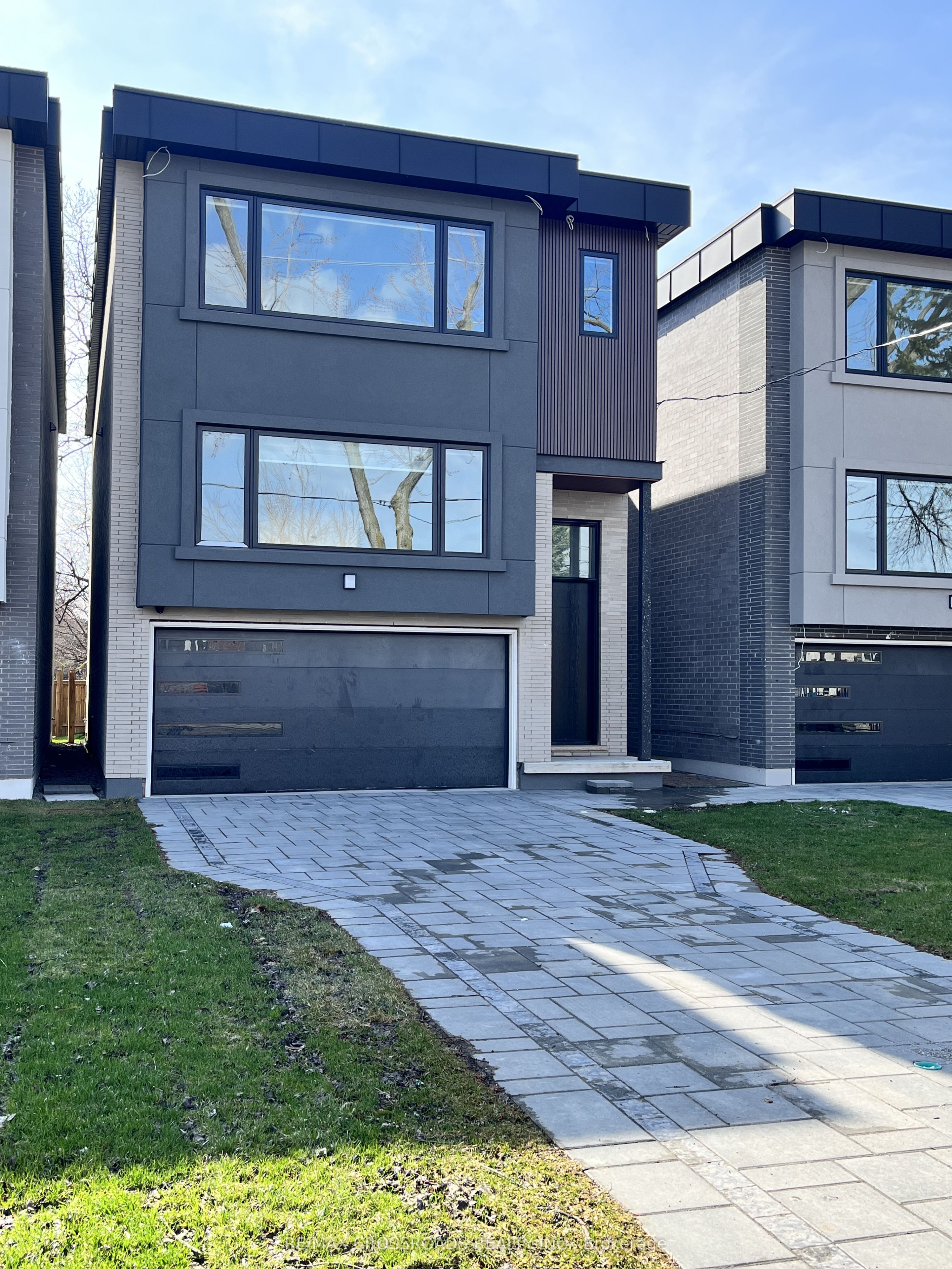 790 B Midland Avenue, Toronto, ON M1K 4E7 photo 2