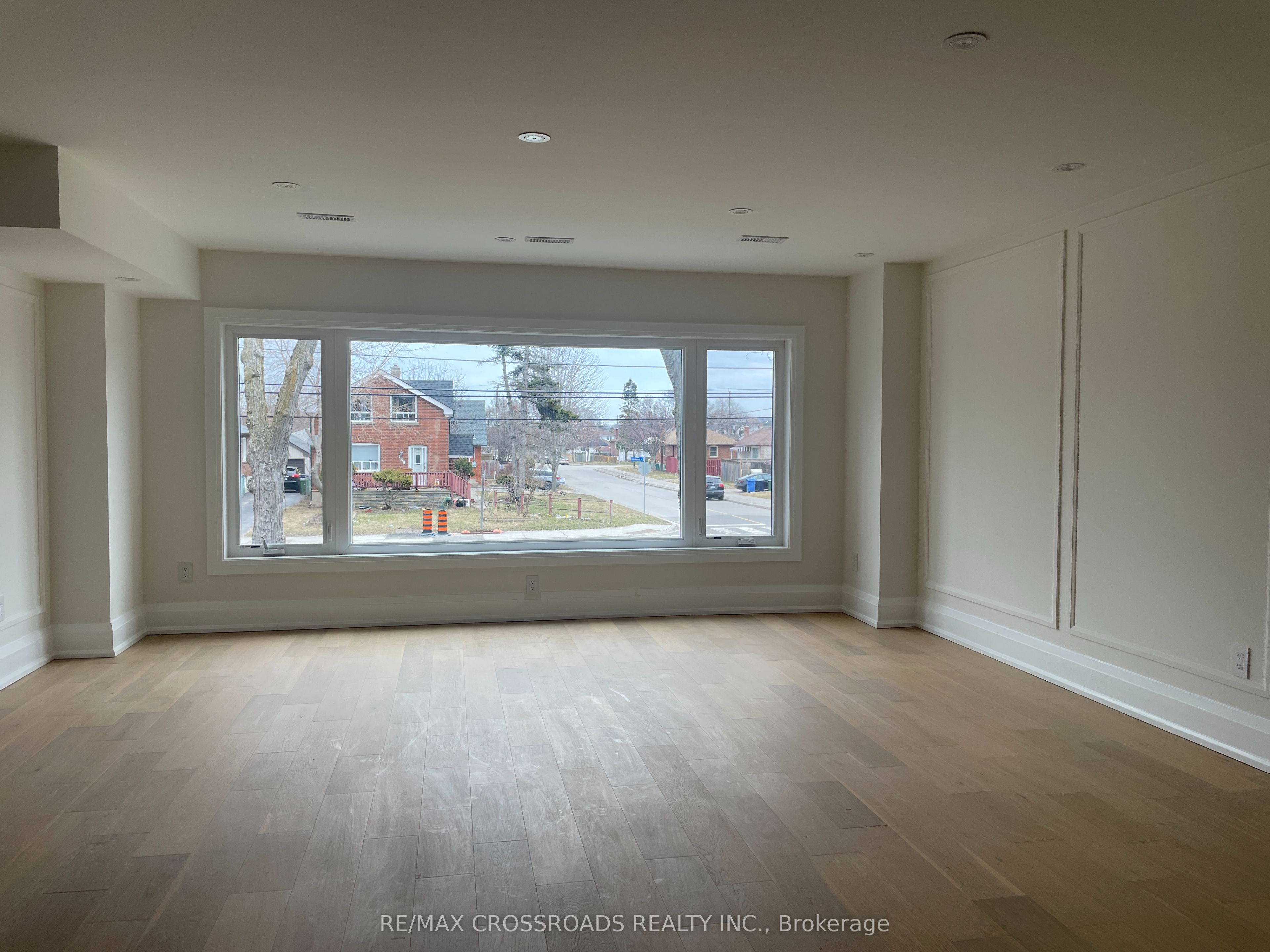 790 B Midland Avenue, Toronto, ON M1K 4E7 photo 4