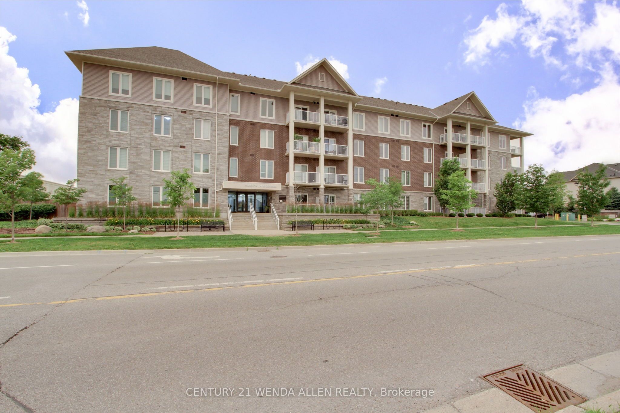 290 Liberty Street N, Clarington, ON L1C 0H3 photo 2