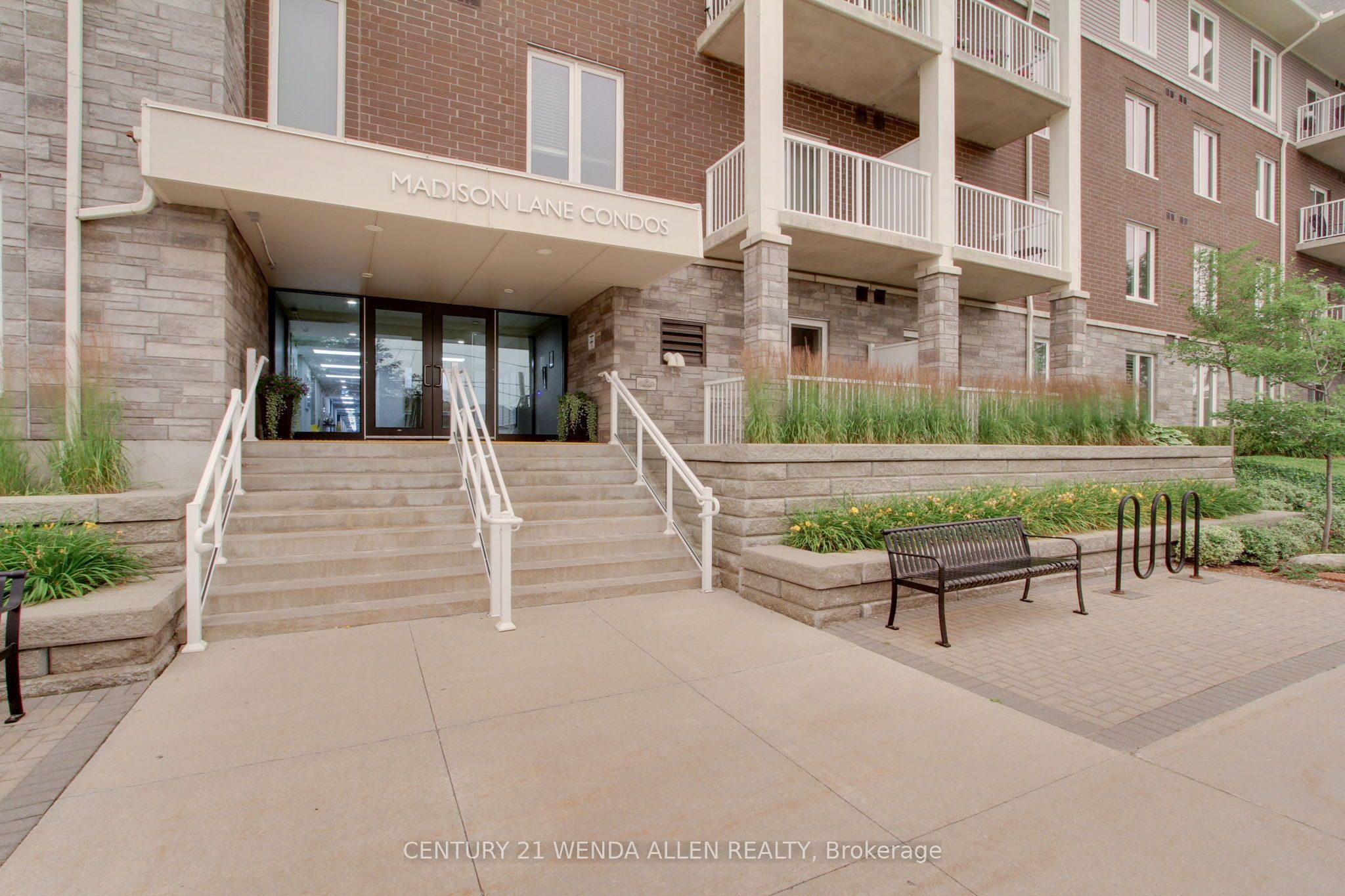 290 Liberty Street N, Clarington, ON L1C 0H3 photo 3