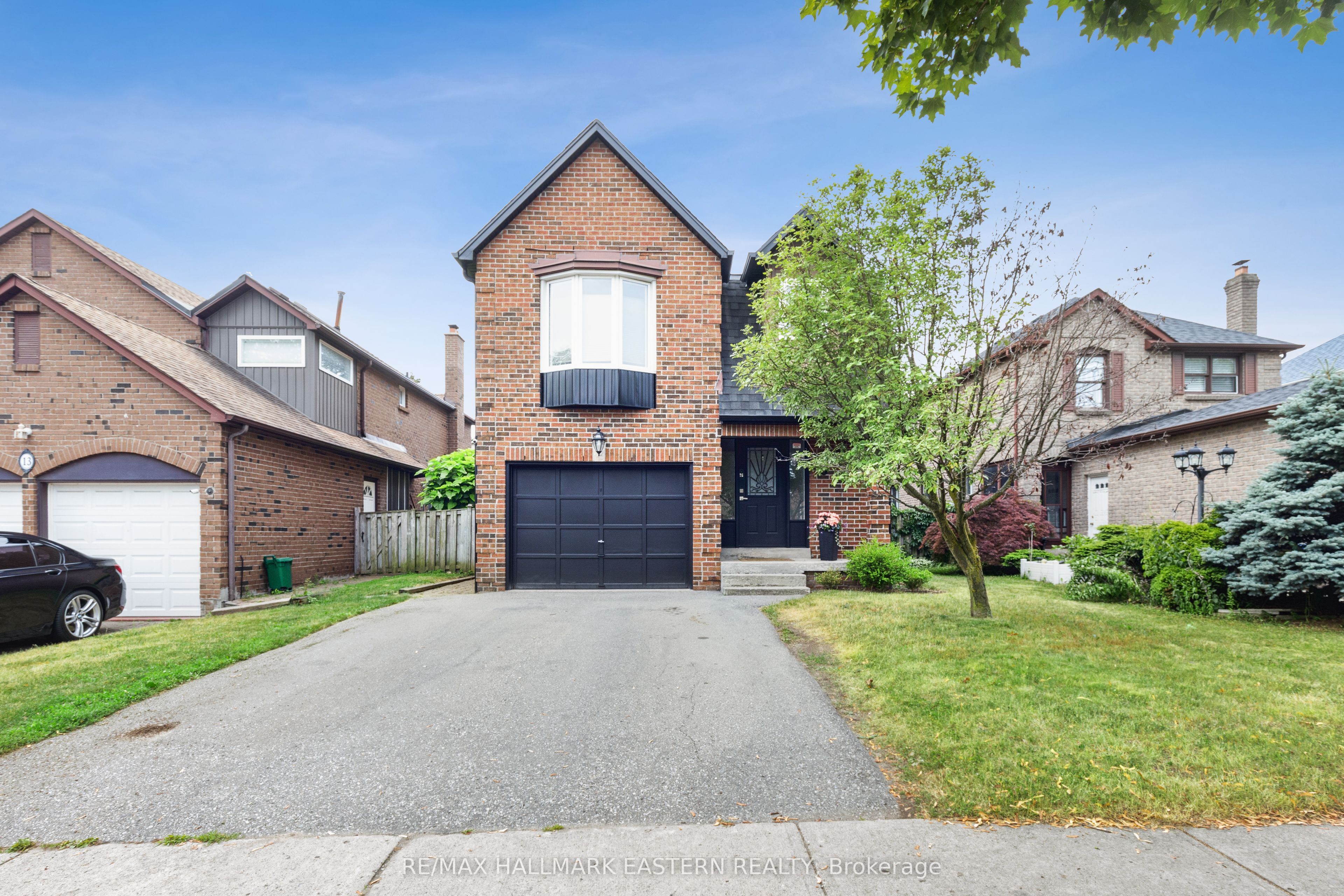 15 Ravenscroft Road, Ajax, ON L1T 1V7 photo 3