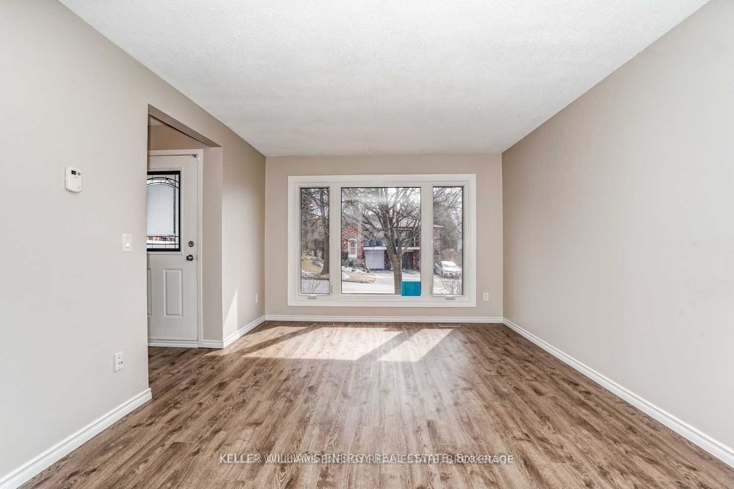 1296 Cherrydown Drive Main, Oshawa, ON L1H 8C9 photo 3