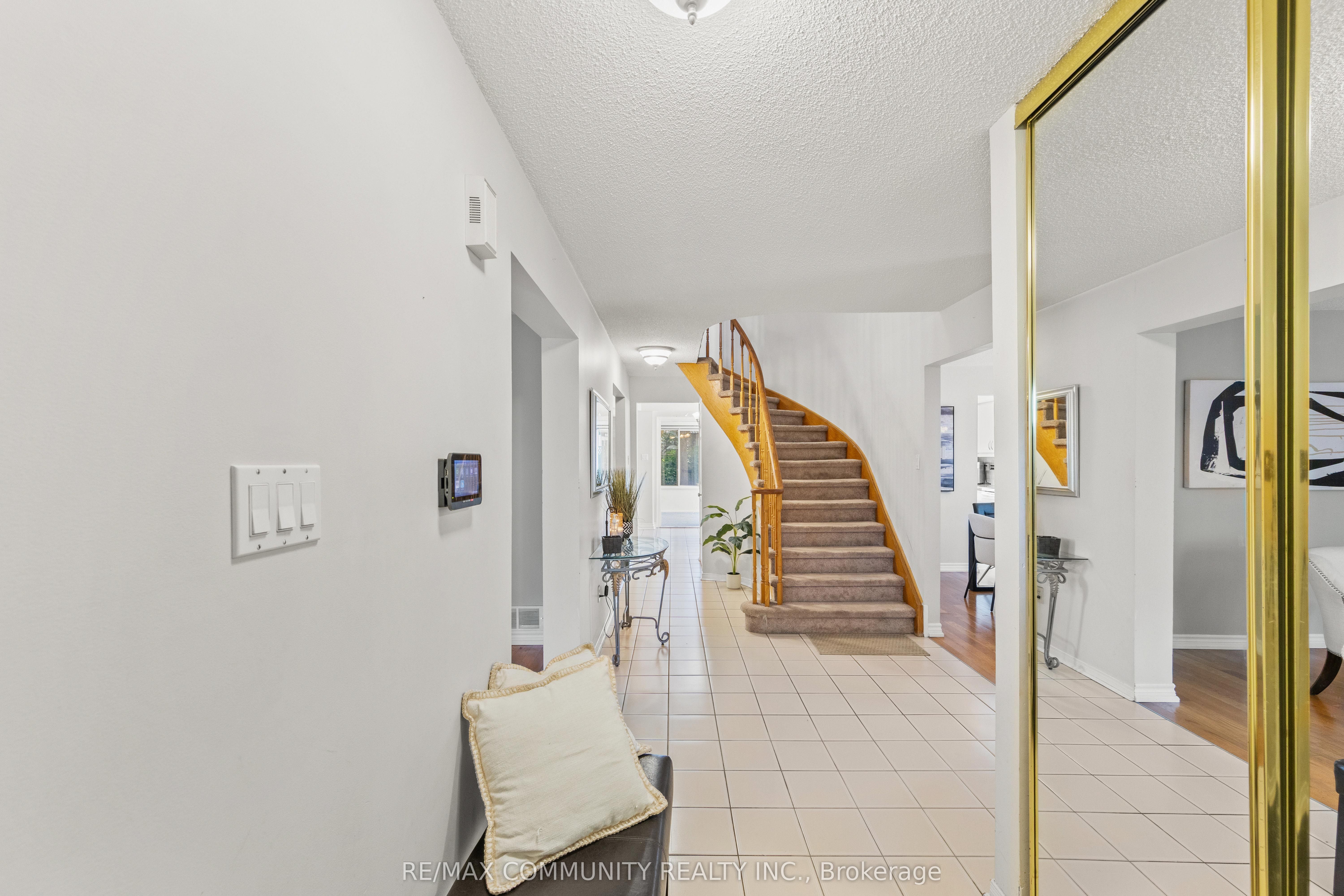 5 Plowman Drive, Ajax, ON L1S 6R7 photo 2