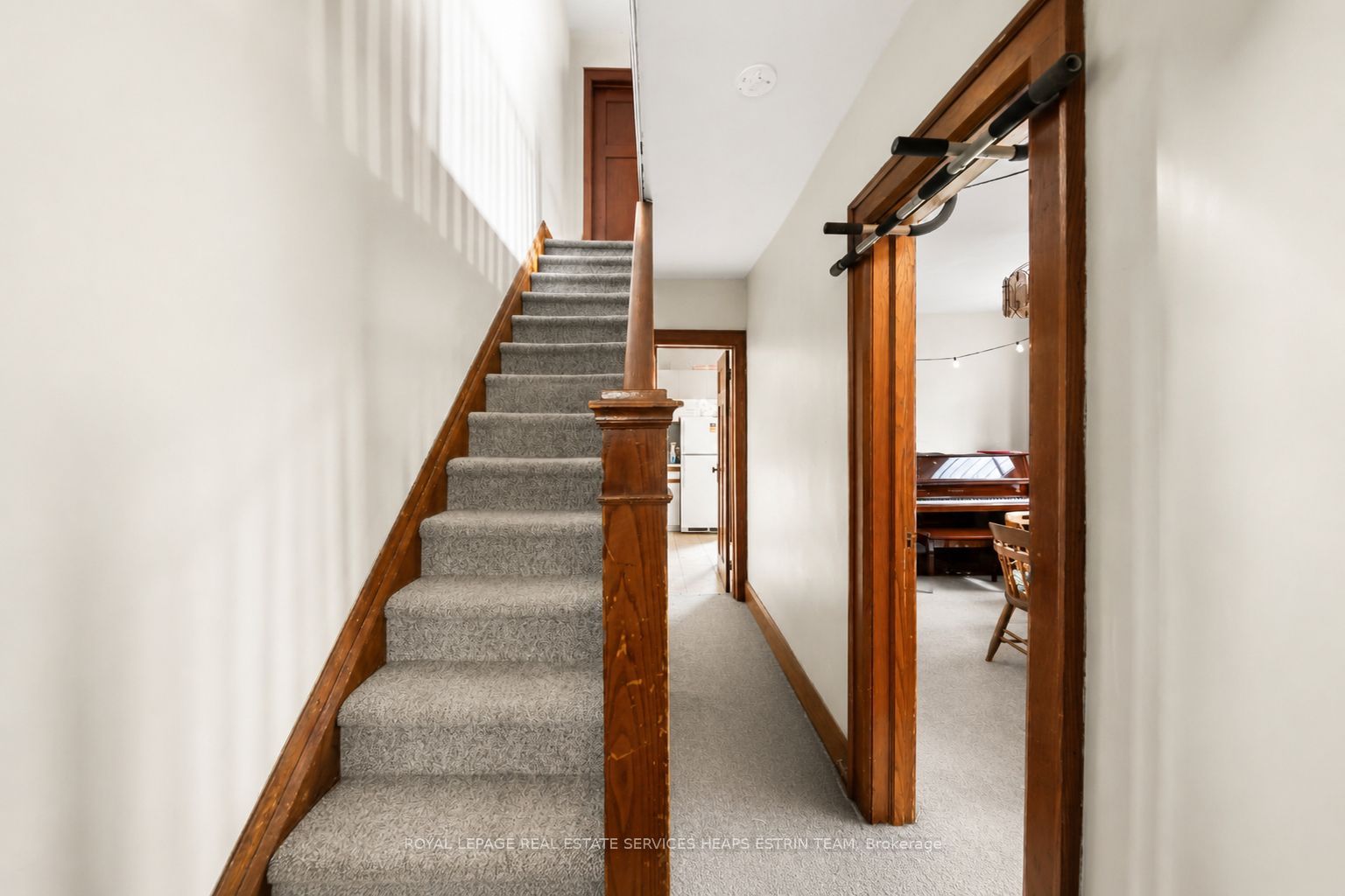 95 Caithness Avenue, Toronto, ON M4J 3X9 photo 2