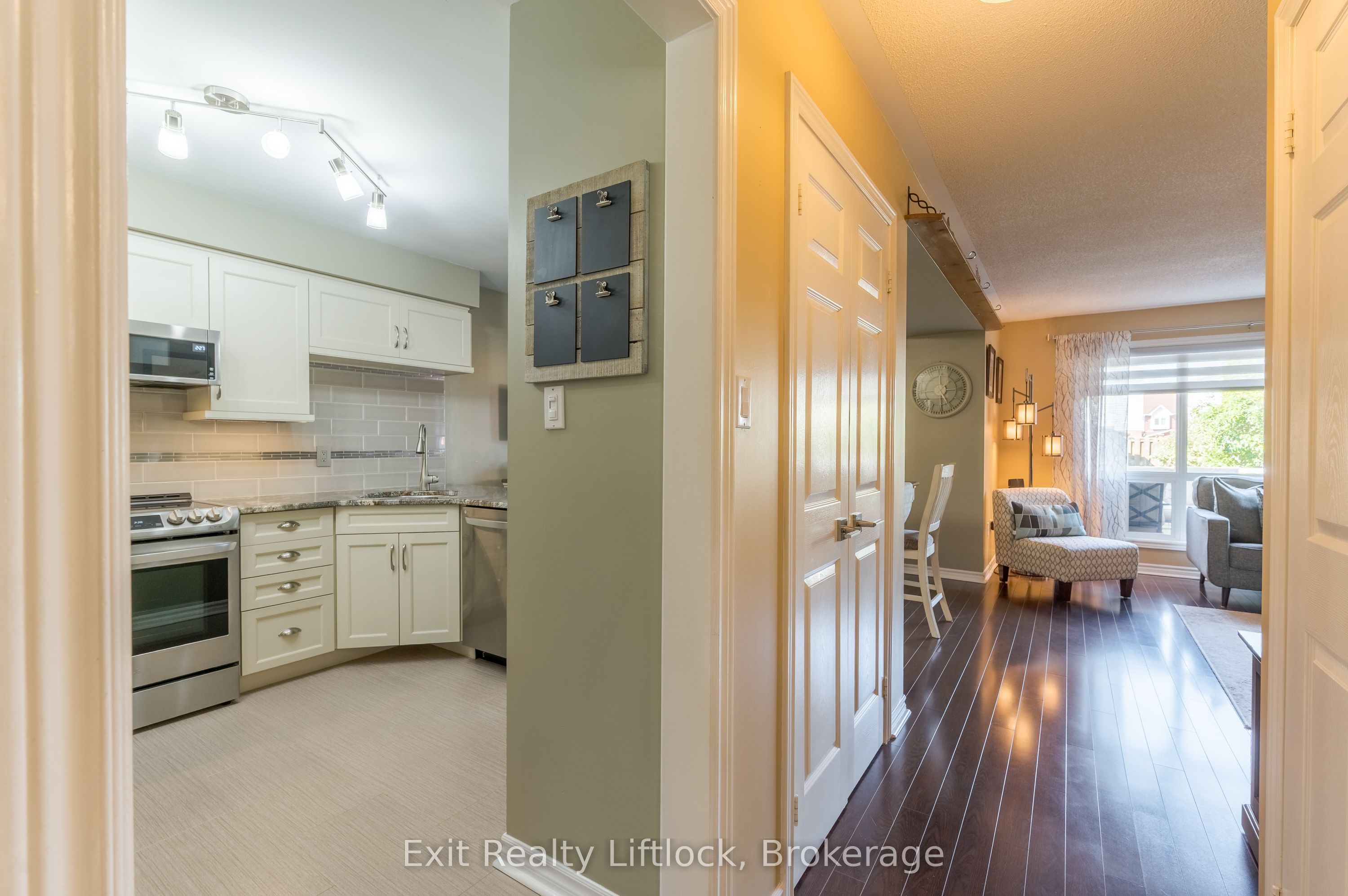 8 Wilkins Crescent, Clarington, ON L1E 3B9 photo 4