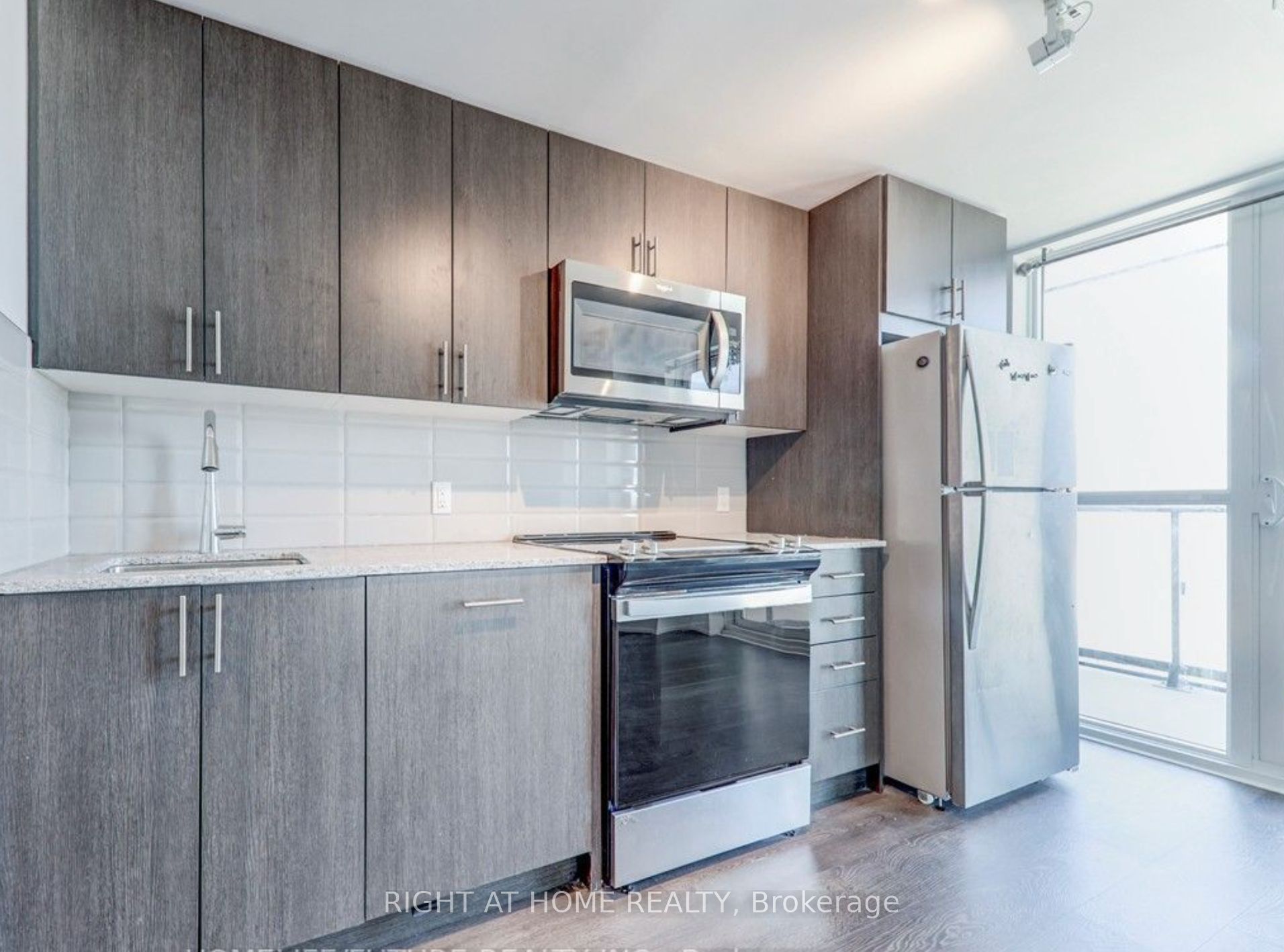 2550 Simcoe Street E 1207, Oshawa, ON L1L 0R5 photo 5