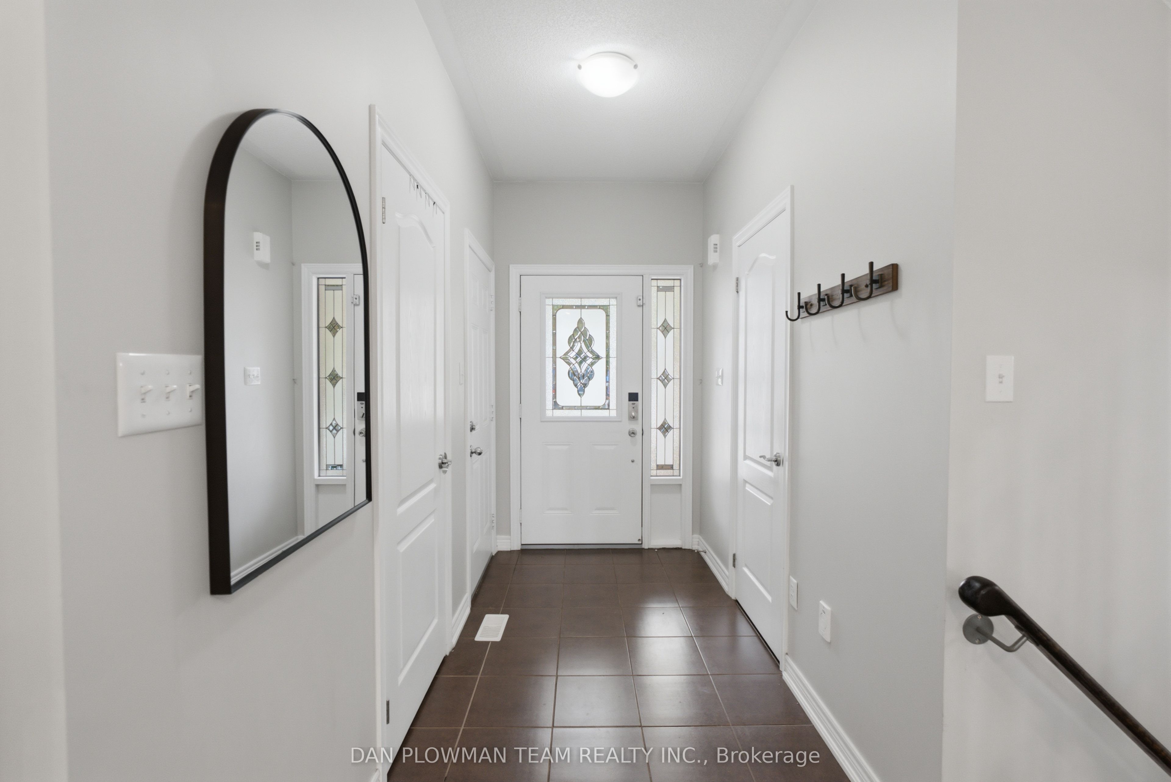 1174 Salmers Drive, Oshawa, ON L1K 0A9 photo 3