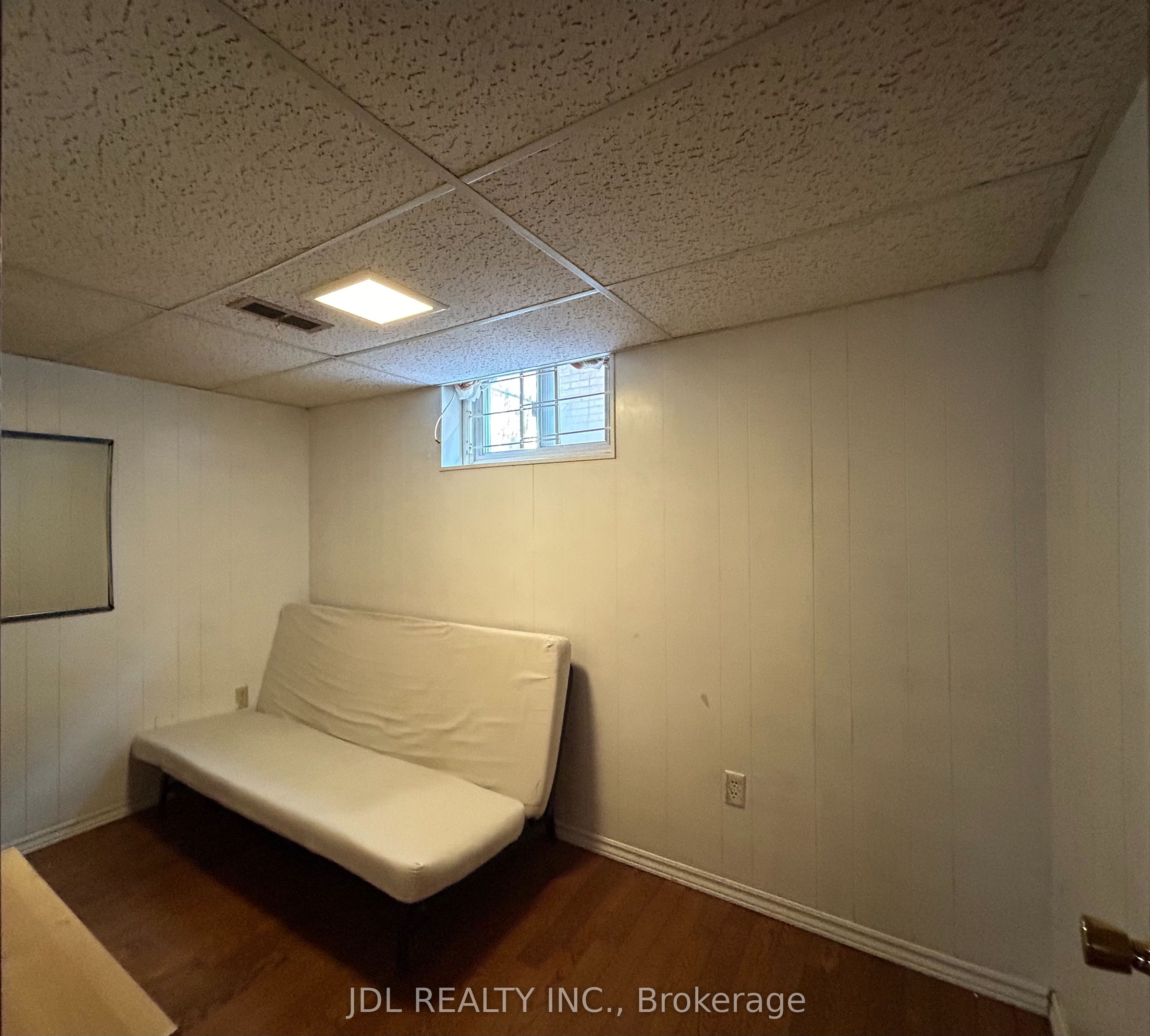 8 Highwood Ave. Avenue Three-Bedroom Main Floor, Toronto, ON M1R 2E4 photo 4