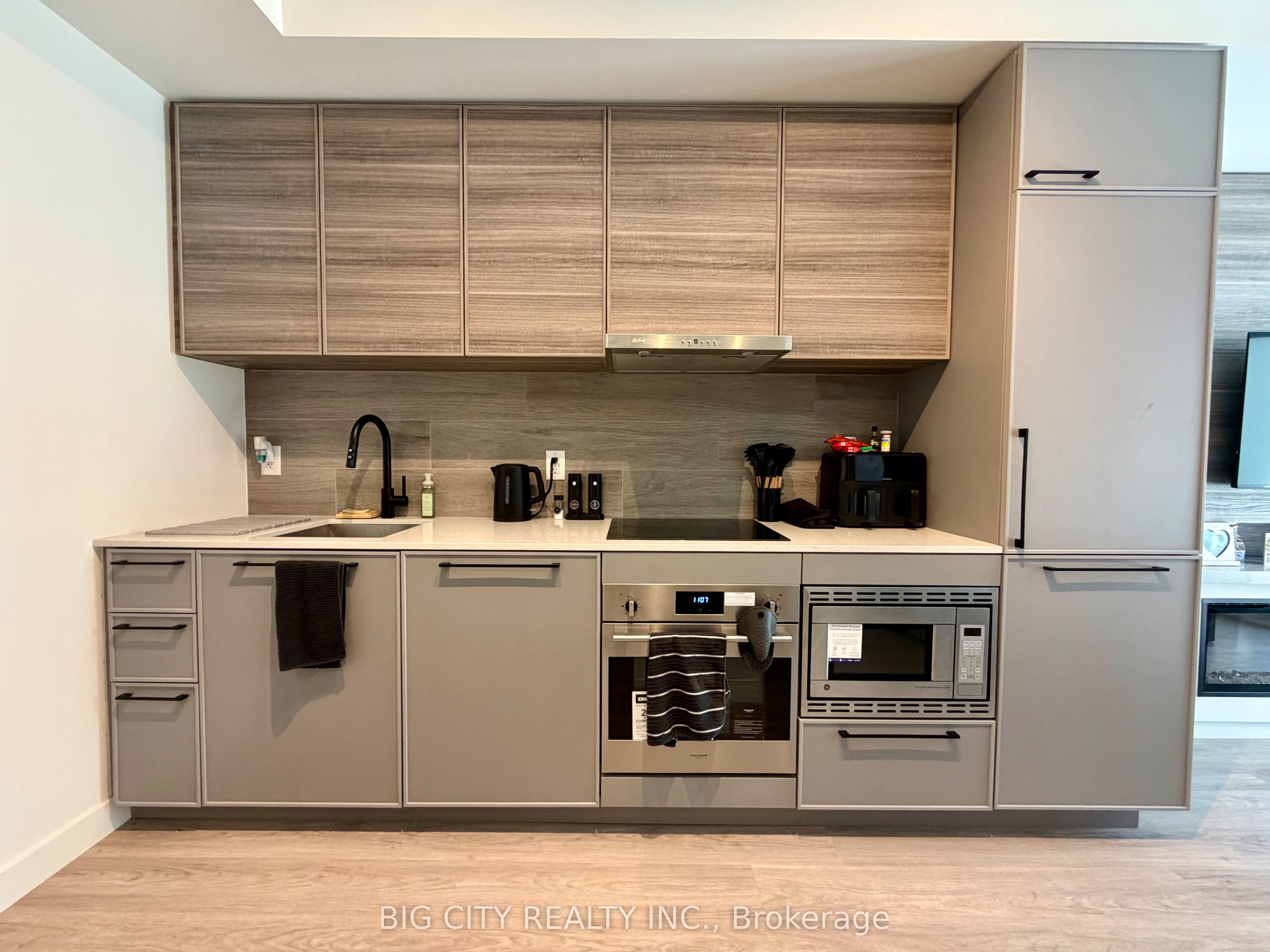 1050 Eastern Avenue 341, Toronto, ON M4L 0B7 photo 5