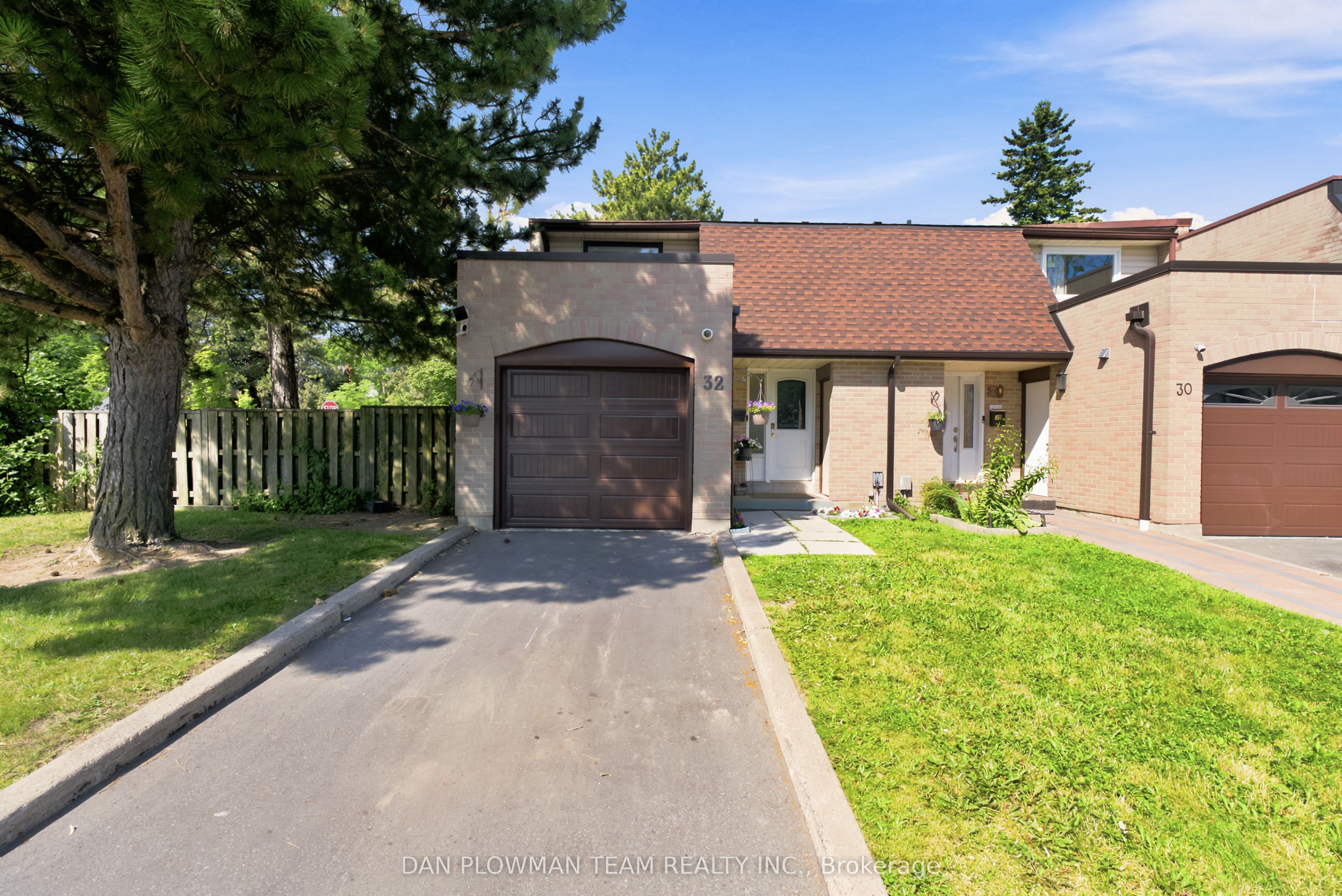 11 Livonia Place 32, Toronto, ON M1E 4W5