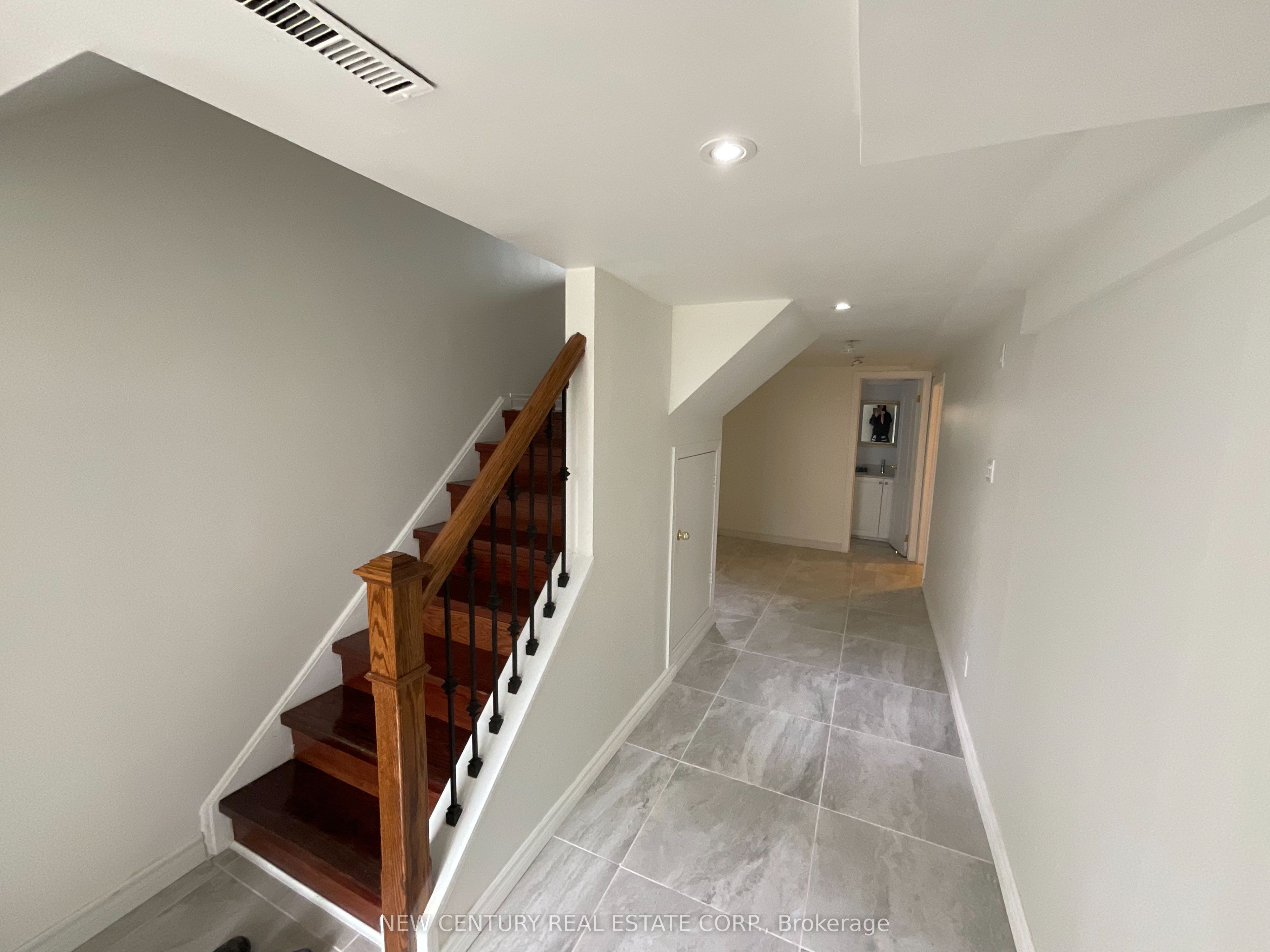 27 Trailridge Crescent, Toronto, ON M1E 4C9 photo 2