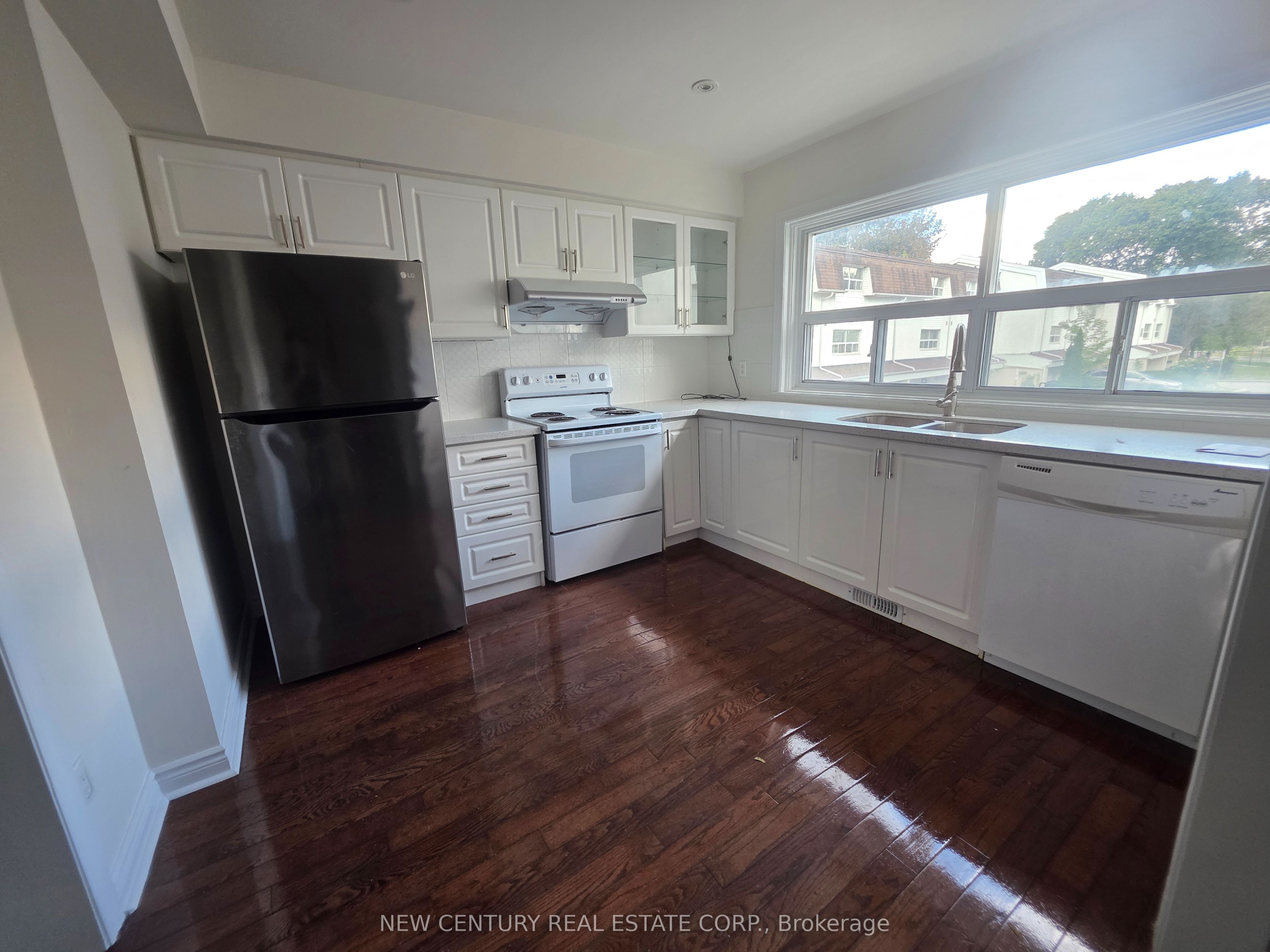 27 Trailridge Crescent, Toronto, ON M1E 4C9 photo 5