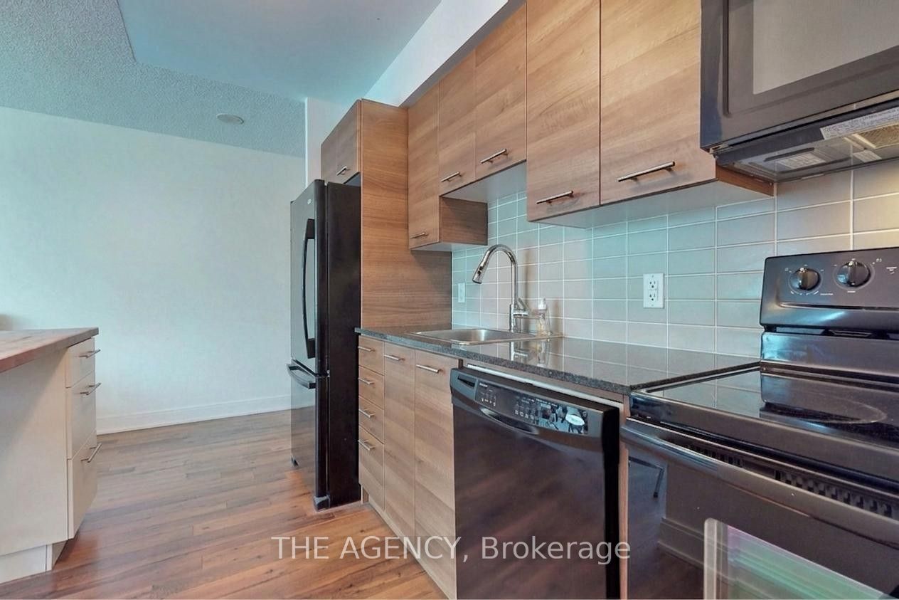 135 Village Green Square 1015, Toronto, ON M1S 0G4 photo 5