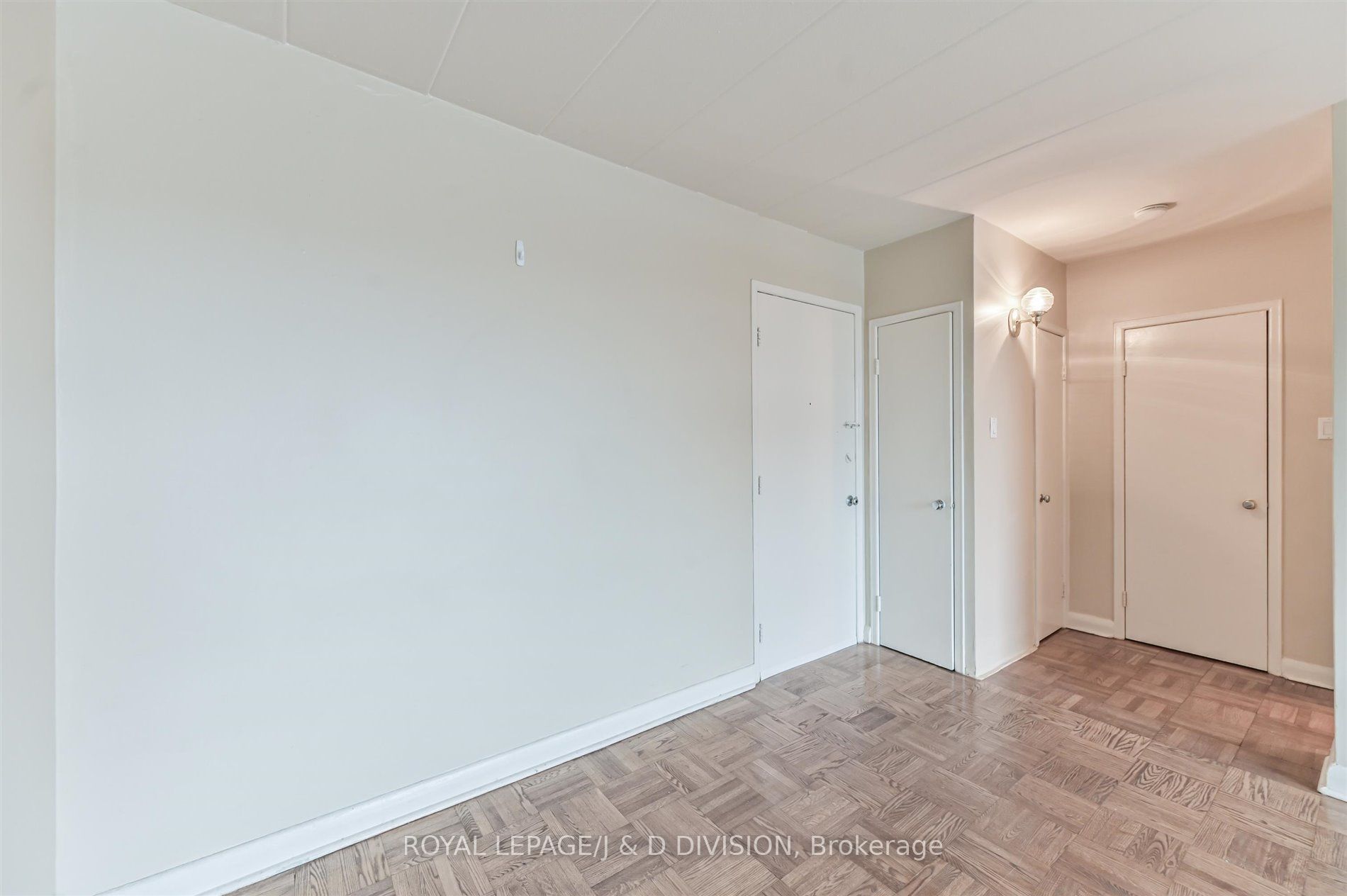 325 Sammon Avenue 306, Toronto, ON M4J 2A1 photo 2