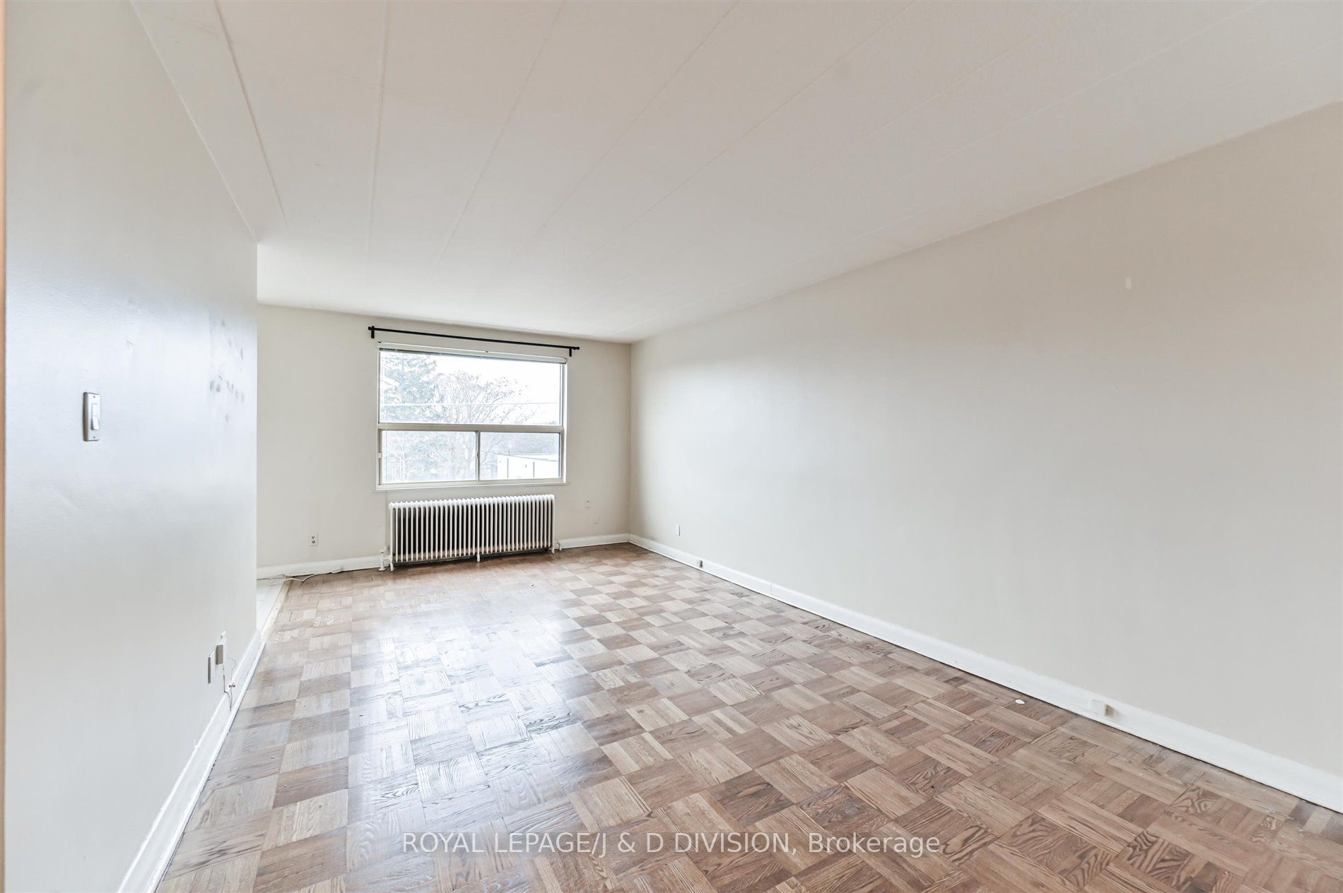 325 Sammon Avenue 306, Toronto, ON M4J 2A1 photo 3
