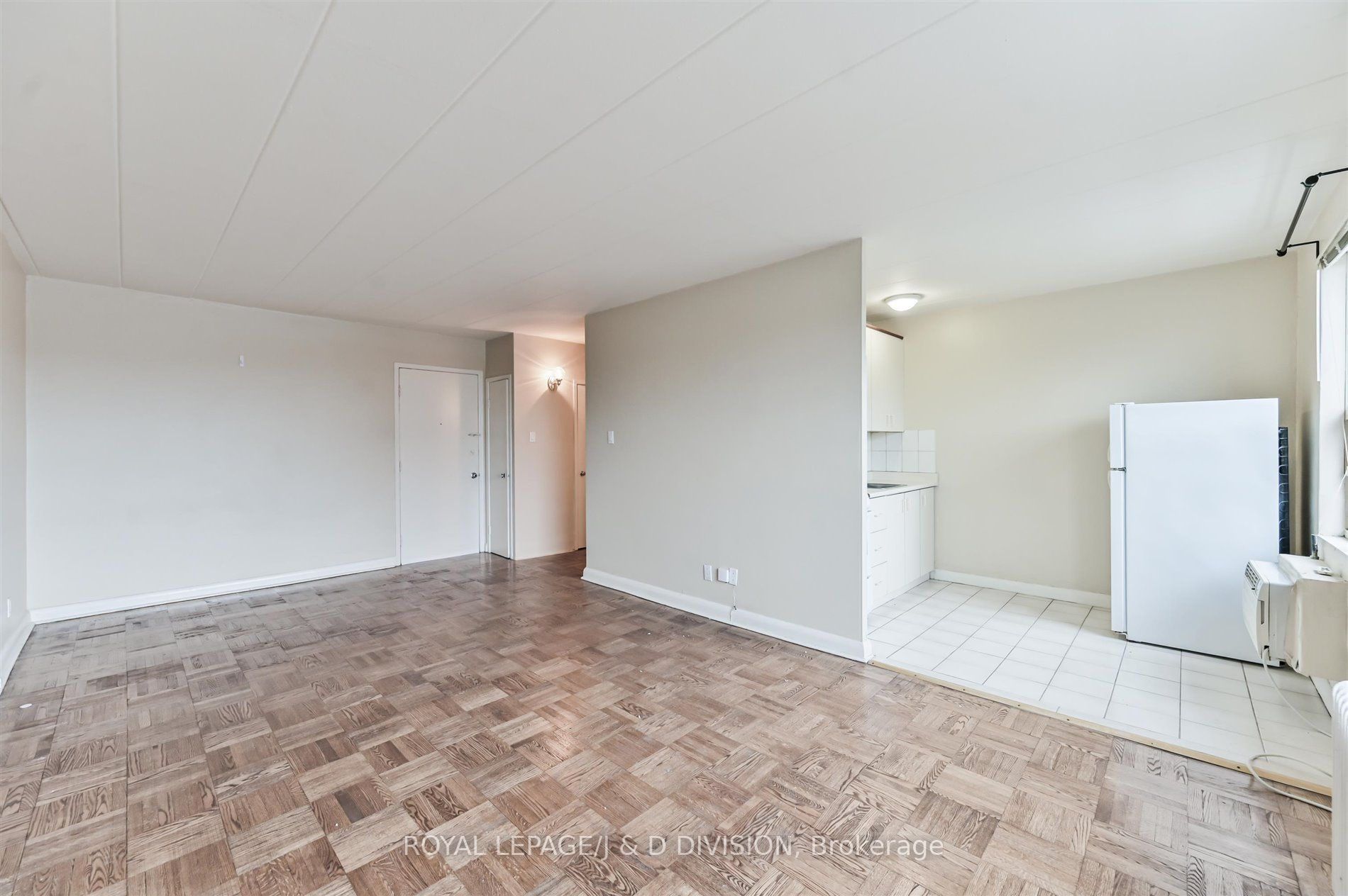 325 Sammon Avenue 306, Toronto, ON M4J 2A1 photo 4
