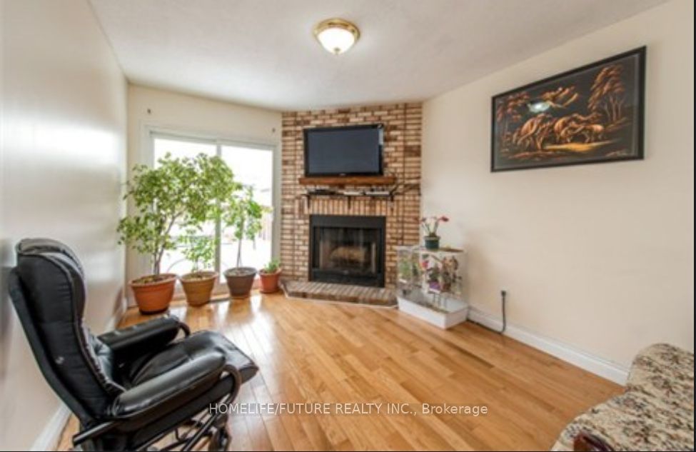 20 Goodall Drive Main & 2nd Flr, Toronto, ON M1B 5C9 photo 2