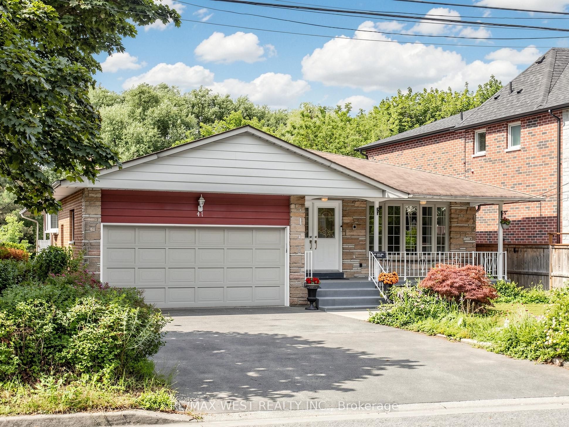 41 Burnview Crescent, Toronto, ON M1H 1B4