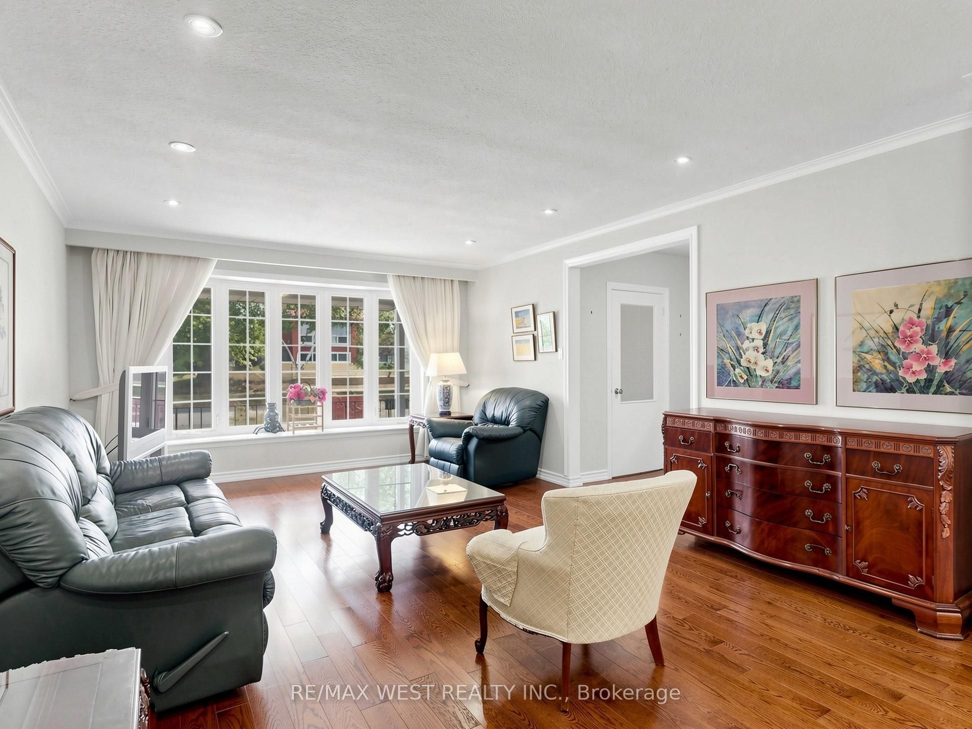 41 Burnview Crescent, Toronto, ON M1H 1B4 photo 3