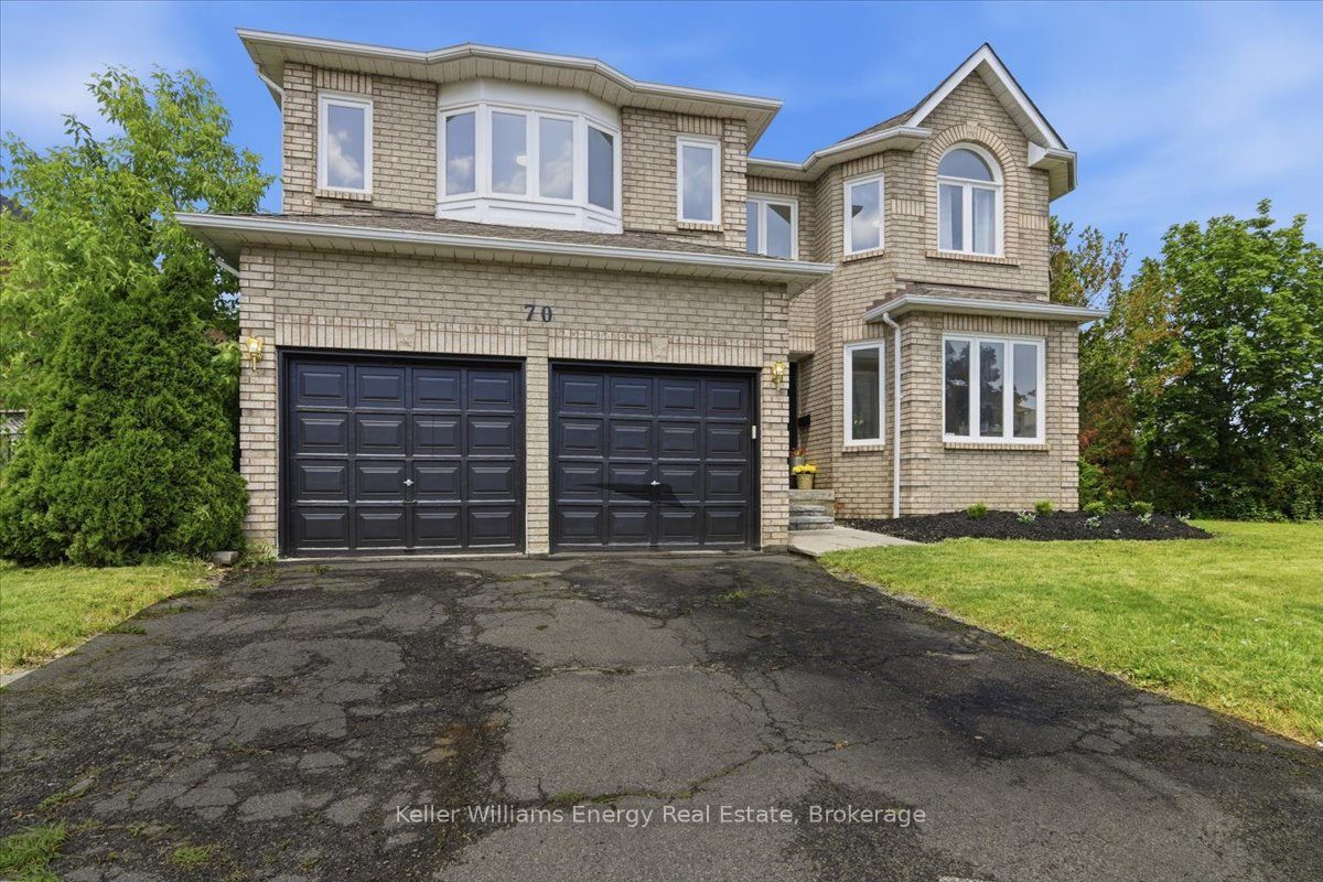 70 Willowbrook Drive, Whitby, ON L1R 2A8 photo 2
