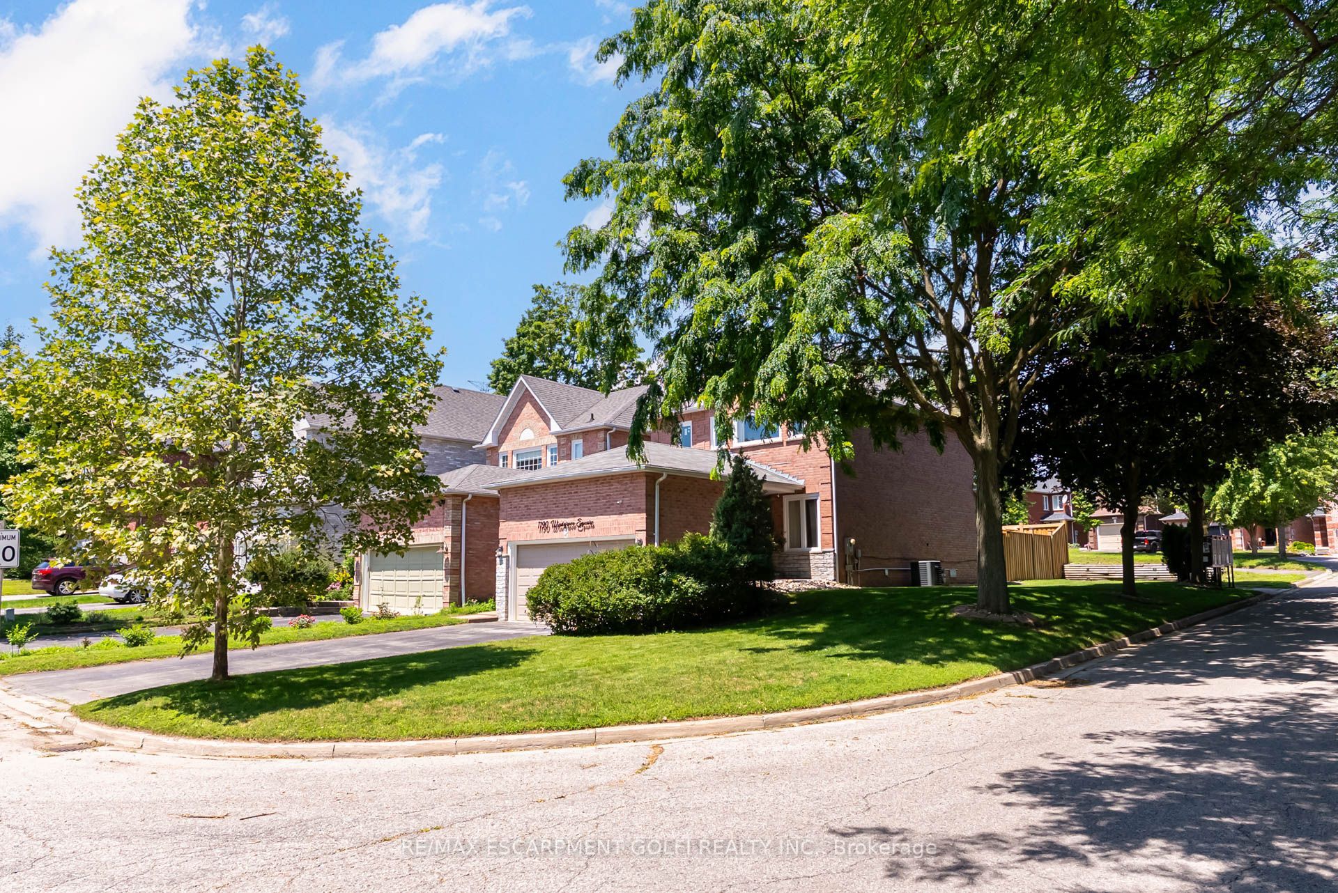 1190 Windgrove Square, Pickering, ON L1X 2S5 photo 3