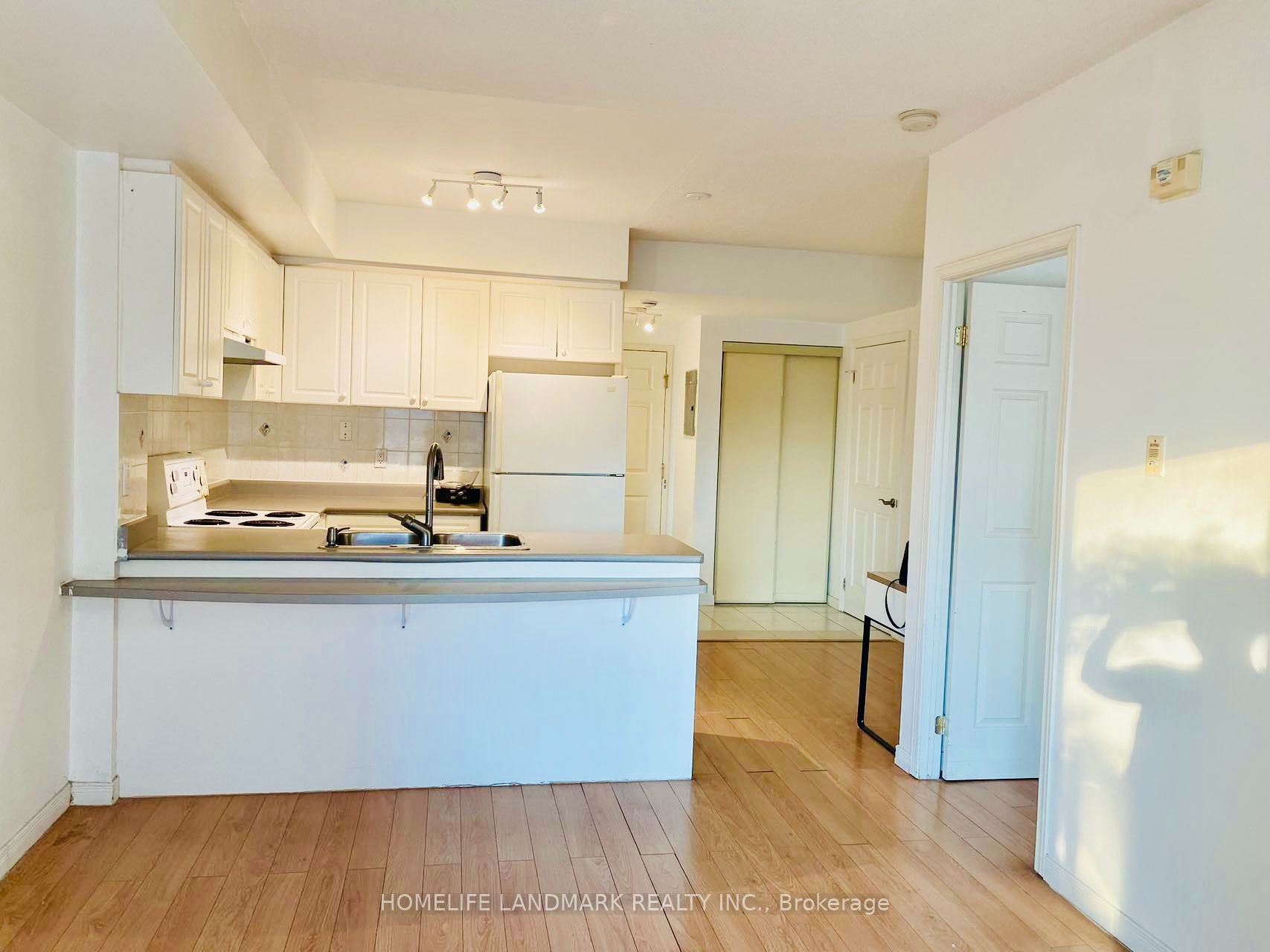 2351 Kennedy Road 105, Toronto, ON M1T 3G9 photo 3