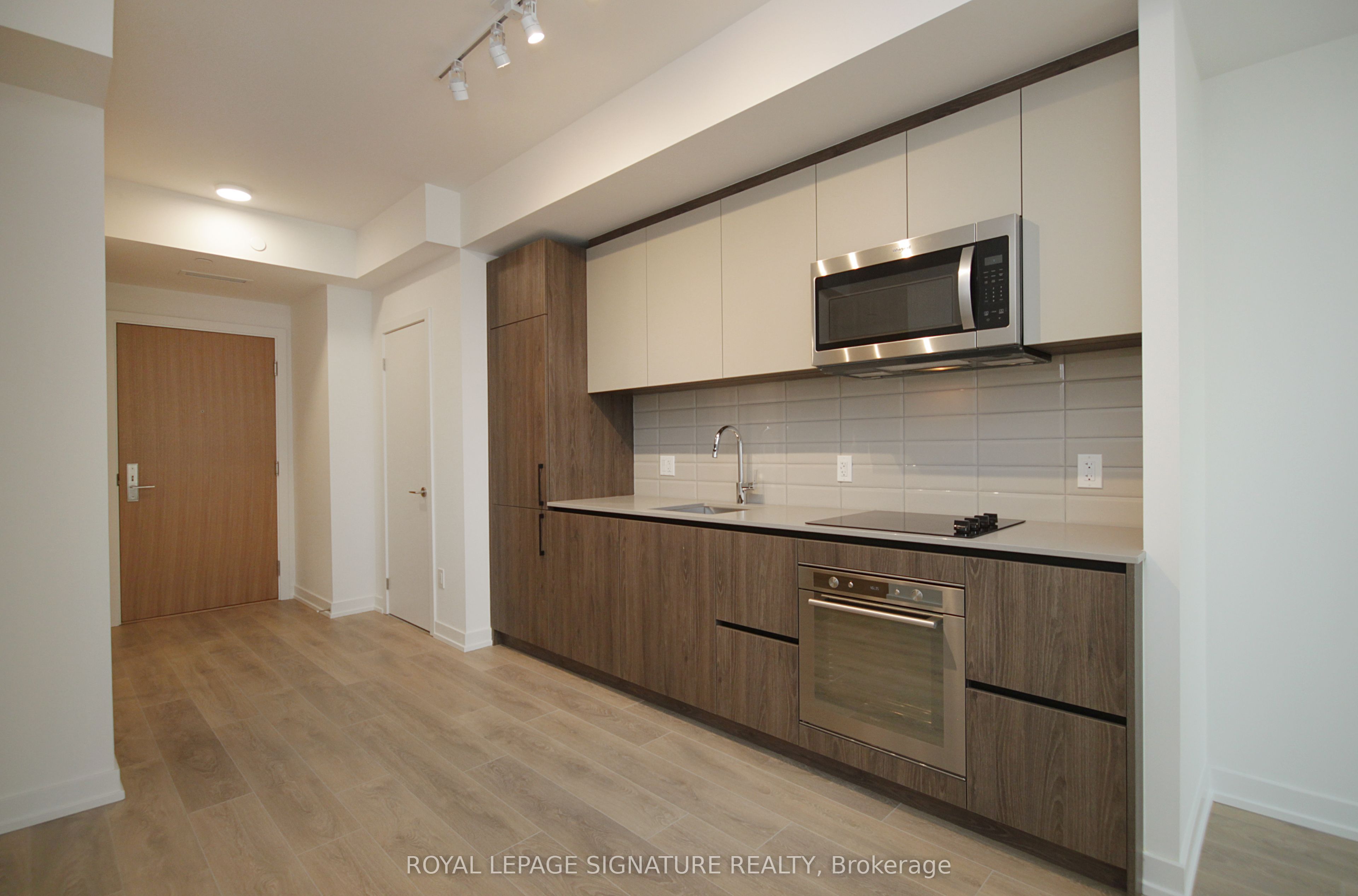 150 Logan Avenue 430, Toronto, ON M4M 0E4 photo 5