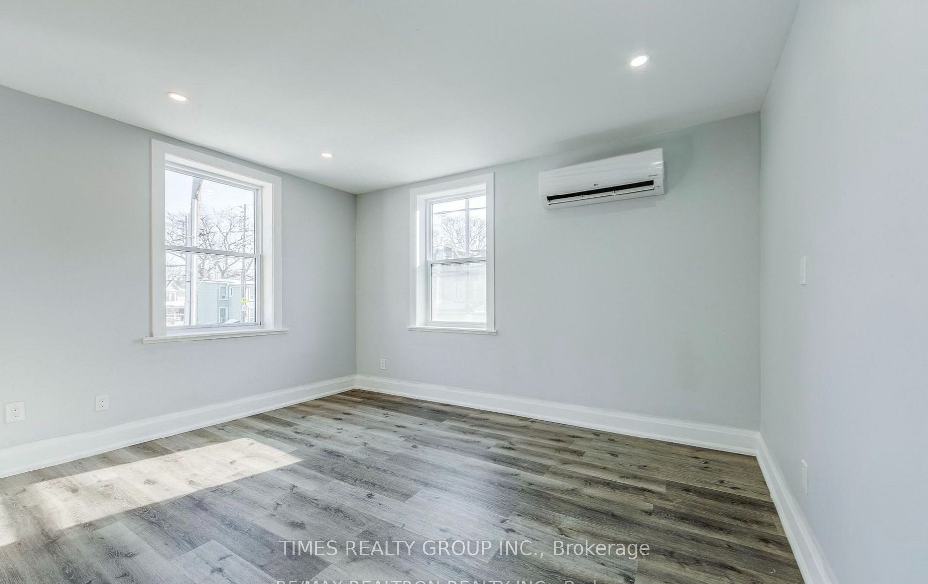 1480 Dundas Street E 5, Toronto, ON M4M 1S9 photo 3