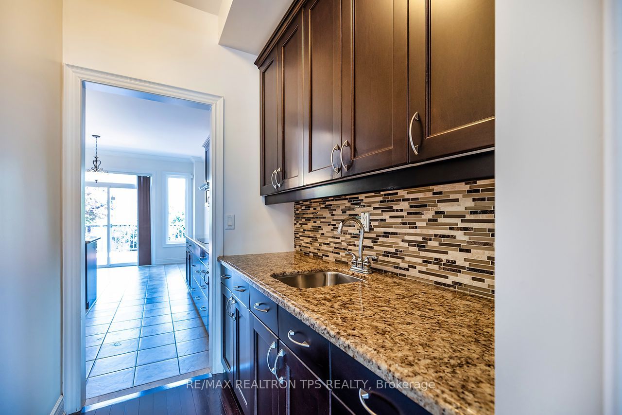555 Kingsfield Loop, Oshawa, ON L1K 0H8 photo 5