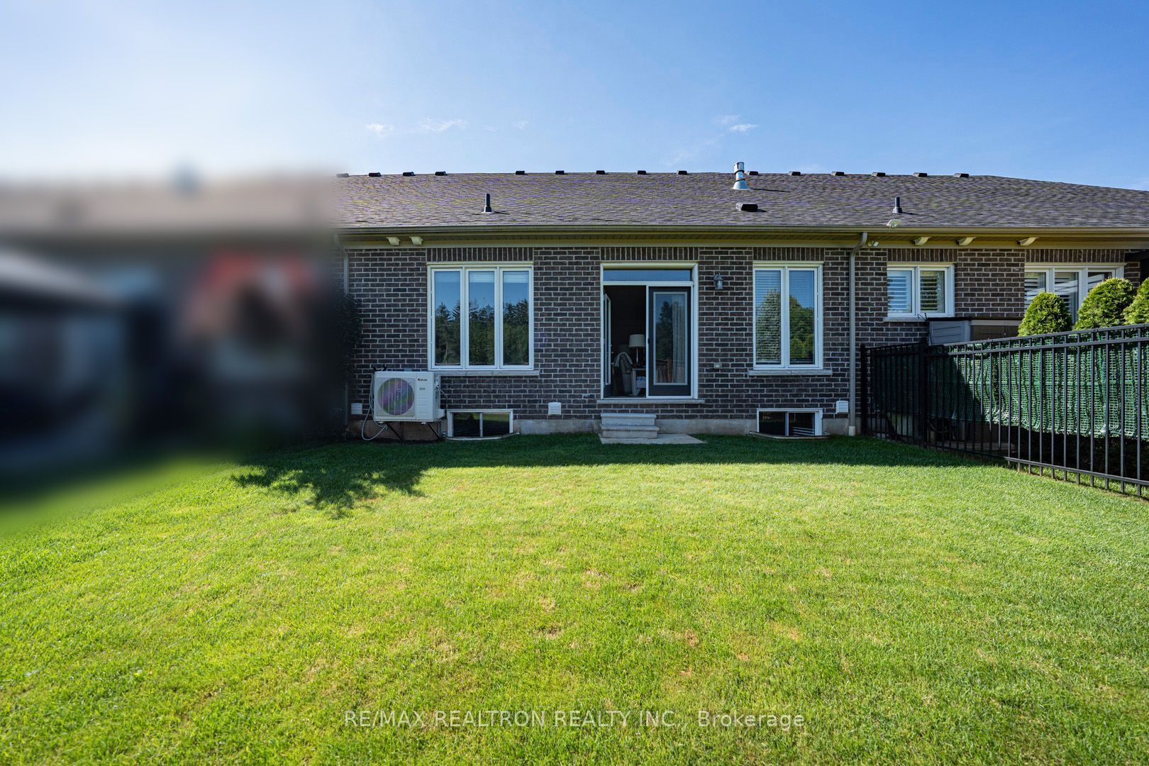 33 Washburn Path, Clarington, ON L1E 0J7 photo 3