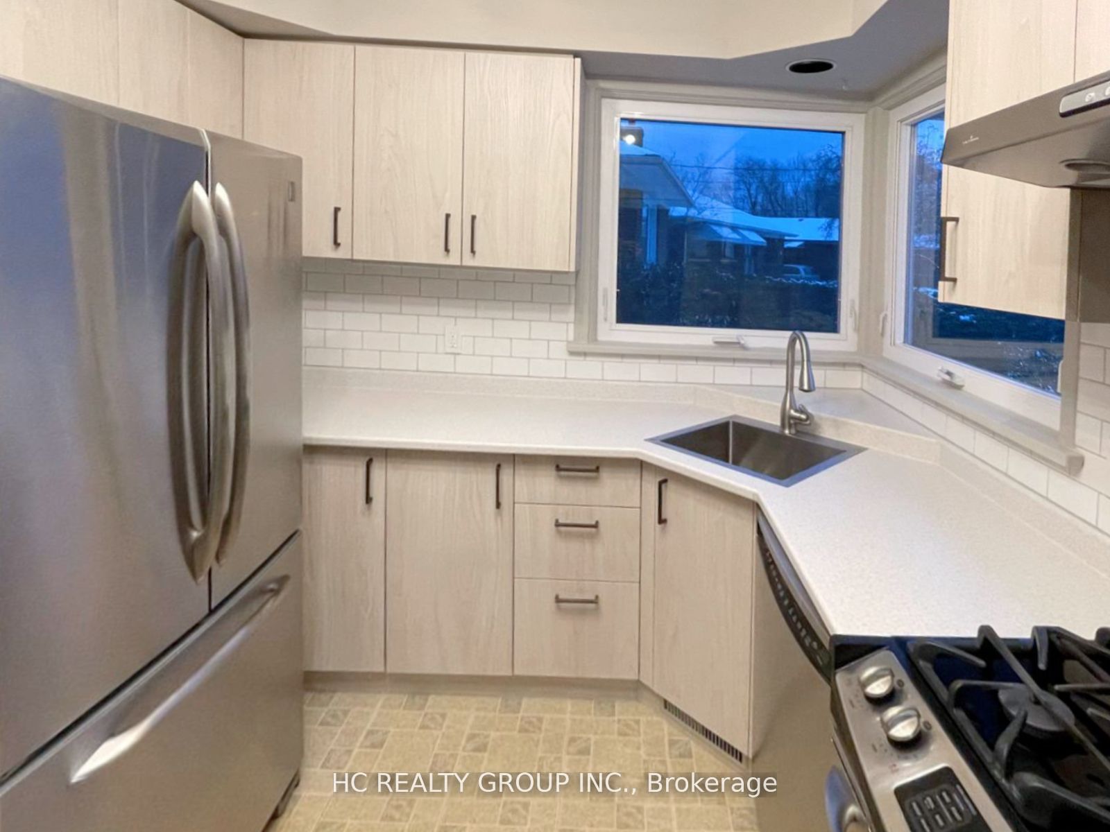 53 Treverton Drive Main, Toronto, ON M1K 3S5 photo 3