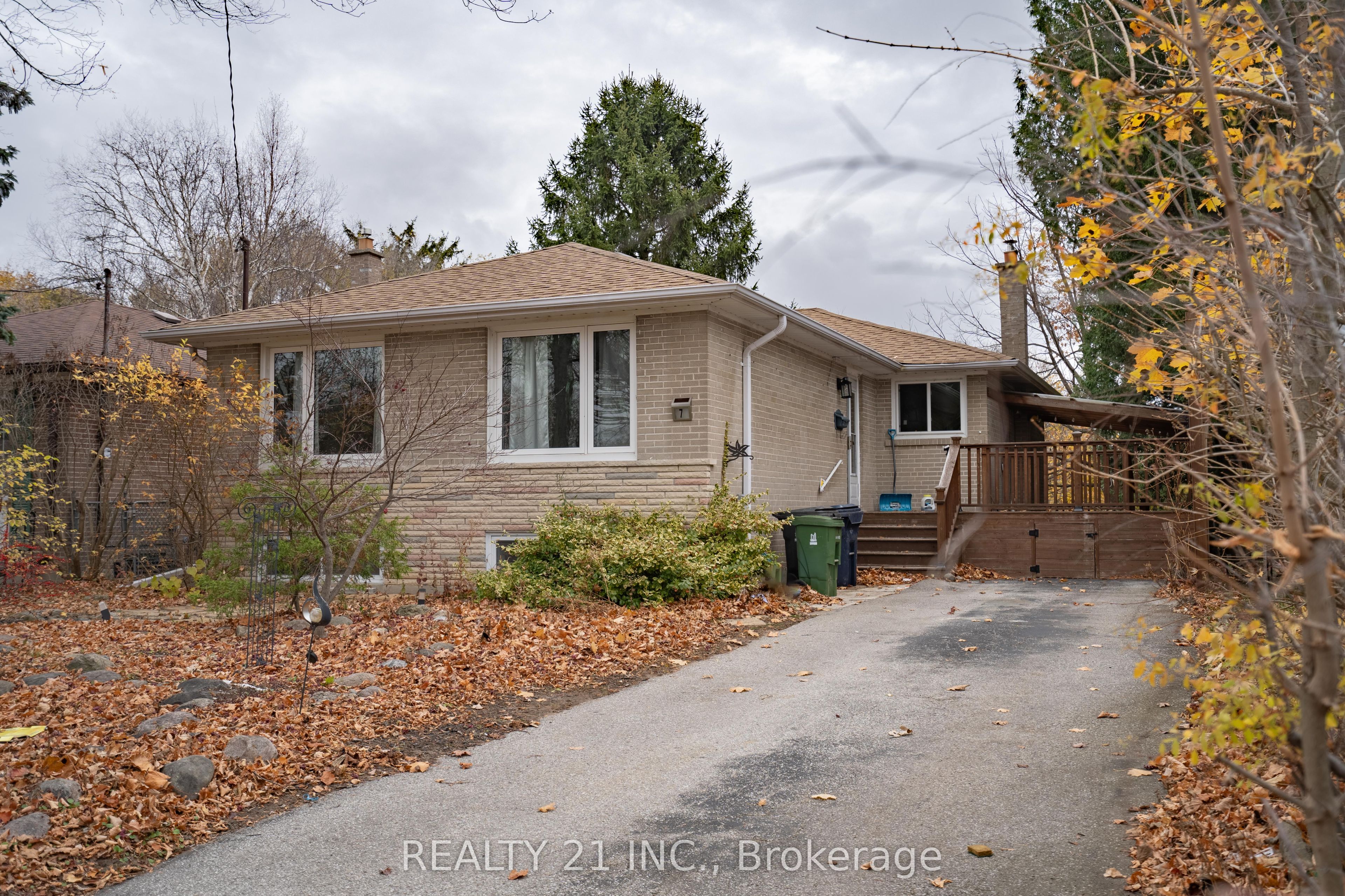 7 Brightside Drive, Toronto, ON M1E 3Y8