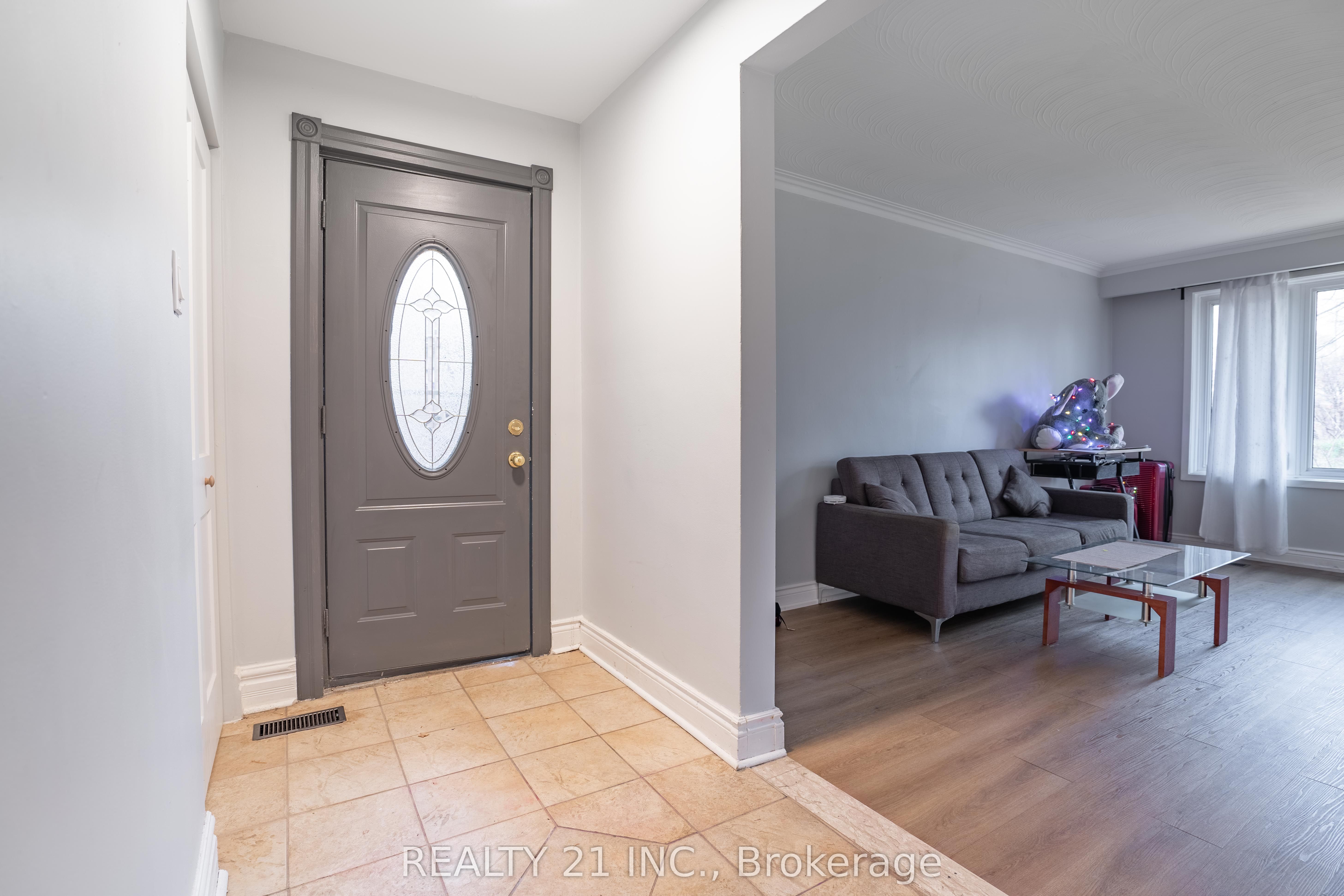 7 Brightside Drive, Toronto, ON M1E 3Y8 photo 2