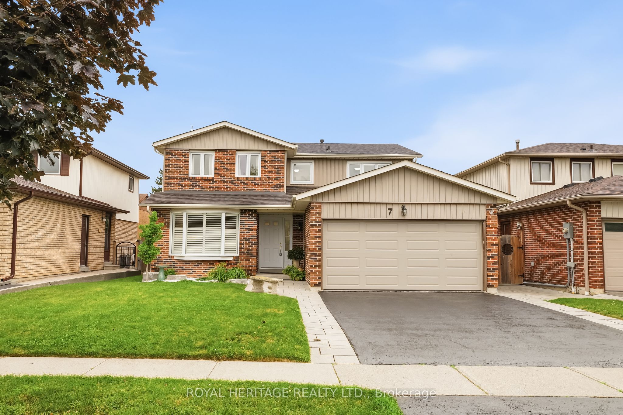 7 Carter Crescent, Whitby, ON L1N 6C3