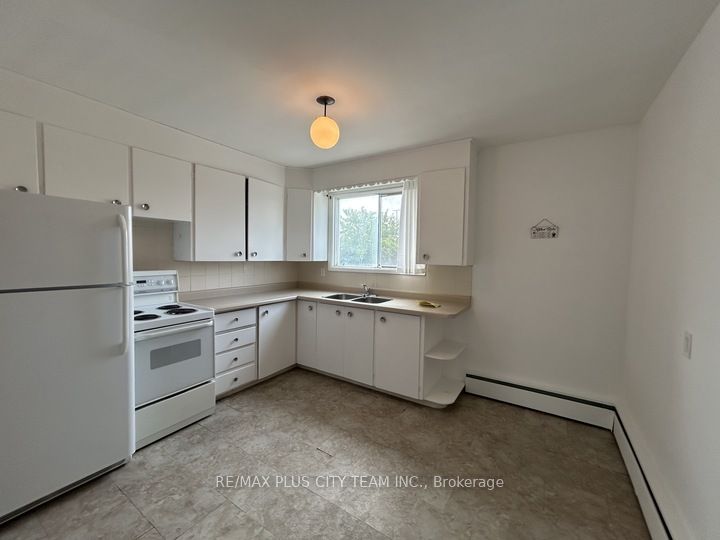 164 Westmount Street #02, Oshawa, ON L1J 4X4 photo 2