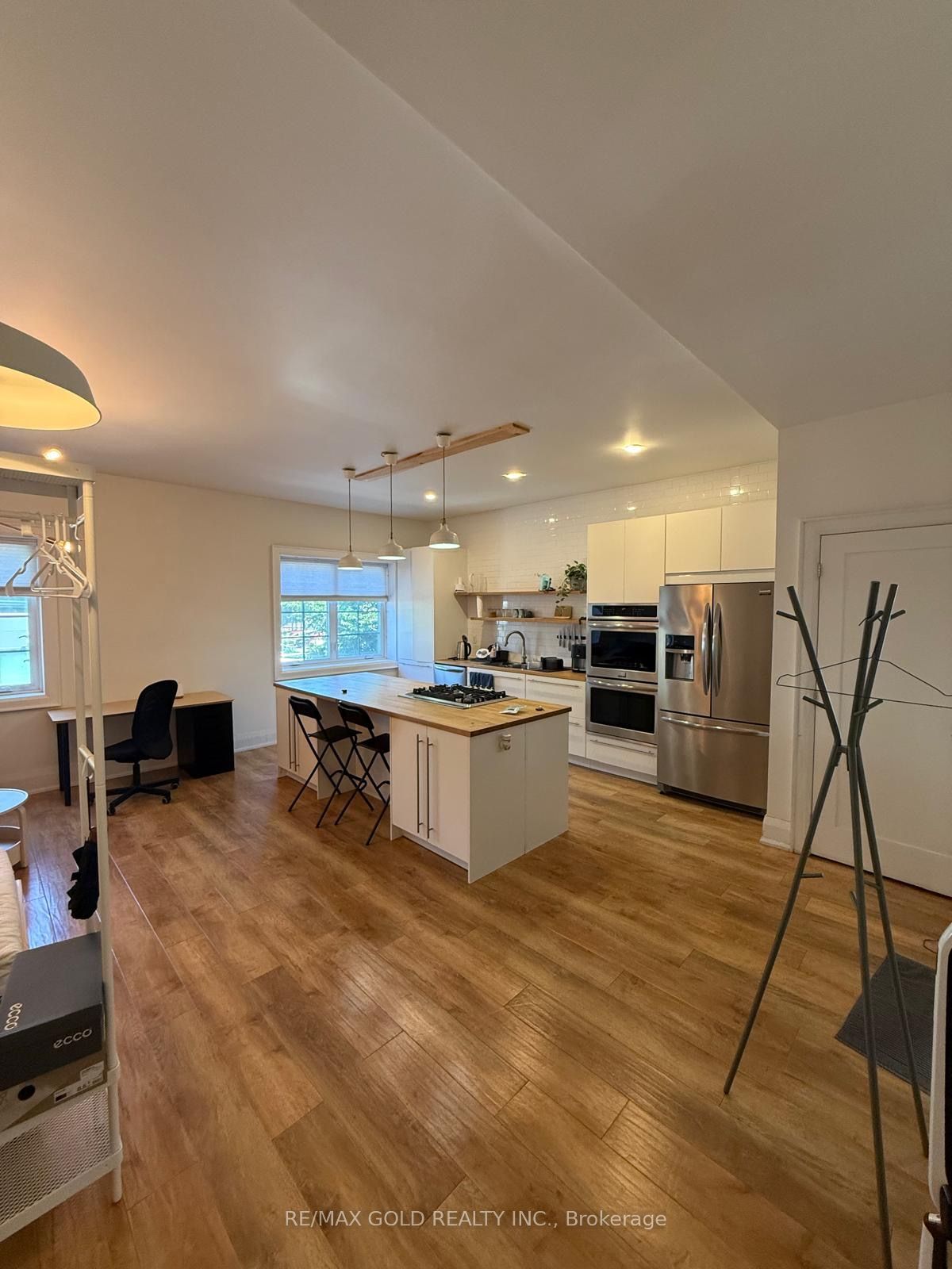 2215 Danforth Avenue Studio, Toronto, ON M4C 1K4 photo 2