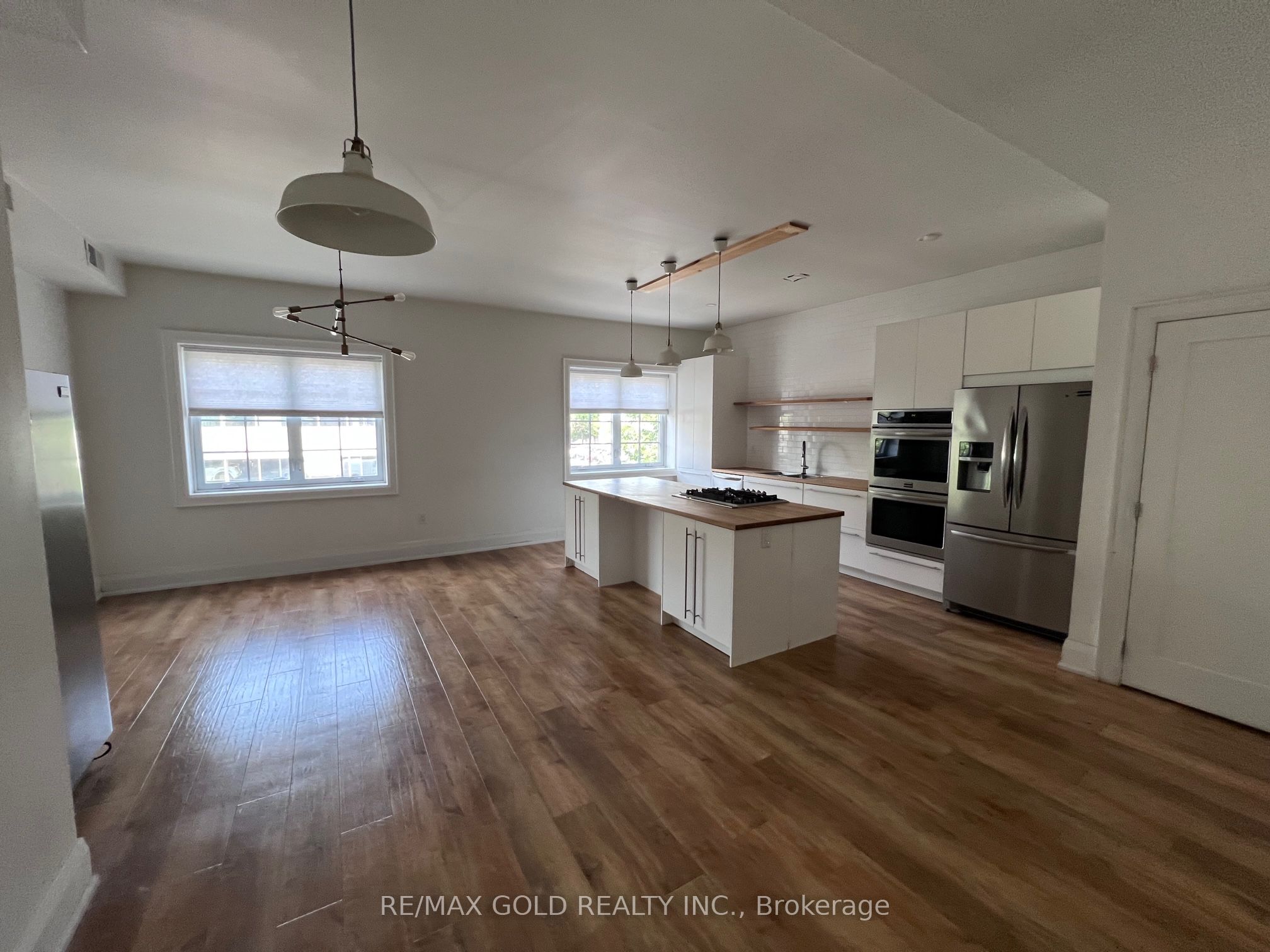 2215 Danforth Avenue Studio, Toronto, ON M4C 1K4 photo 3