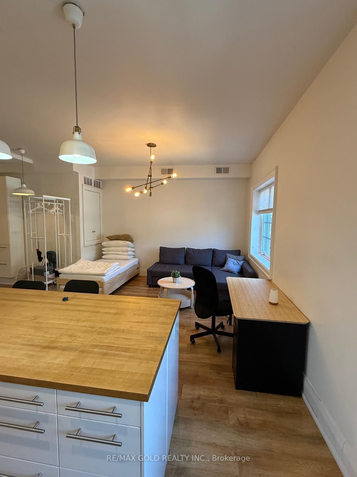 2215 Danforth Avenue Studio, Toronto, ON M4C 1K4 photo 5