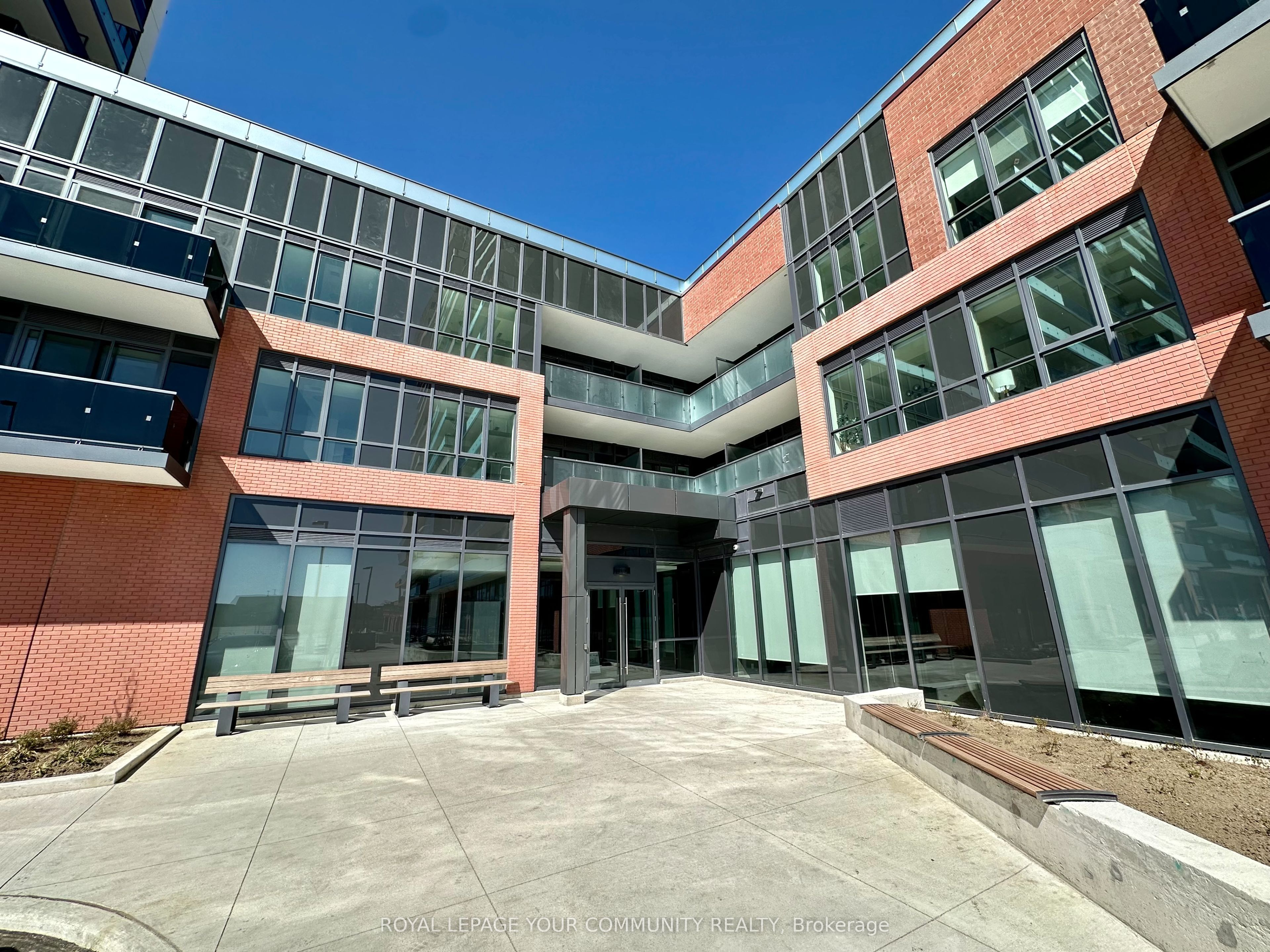 2545 Simcoe Street N 2001, Oshawa, ON L1L 0W3