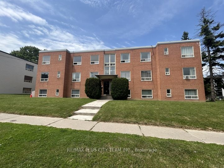 316 Saguenay Avenue 06, Oshawa, ON L1J 2N1