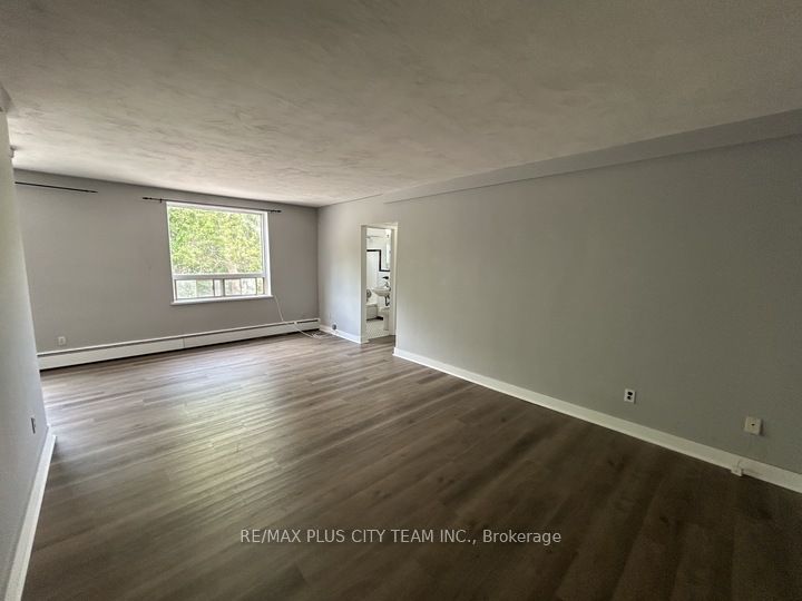 316 Saguenay Avenue 06, Oshawa, ON L1J 2N1 photo 2