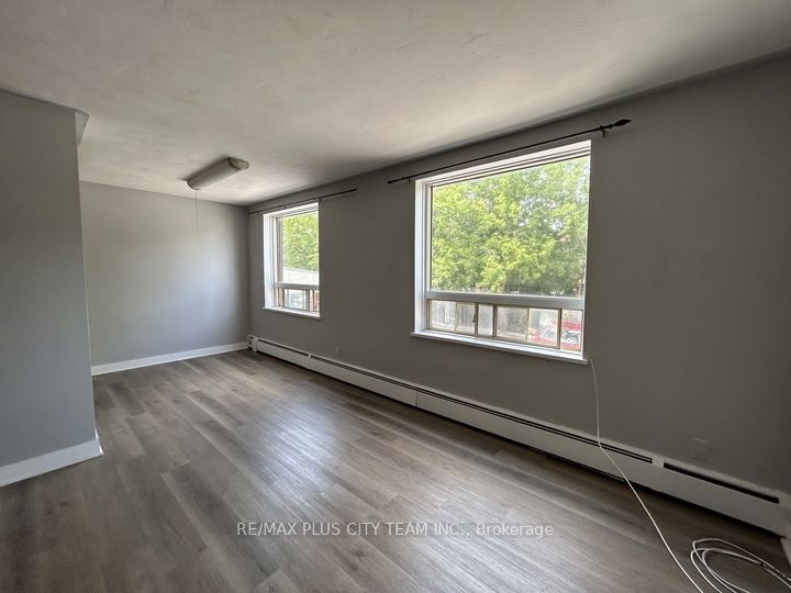 316 Saguenay Avenue 06, Oshawa, ON L1J 2N1 photo 4