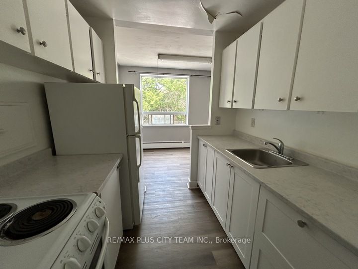 316 Saguenay Avenue 06, Oshawa, ON L1J 2N1 photo 5